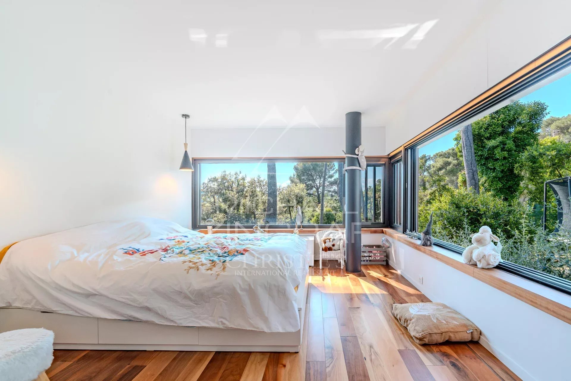 Mougins - Villa d'architecte située dans un domaine privé aux portes de Cannes