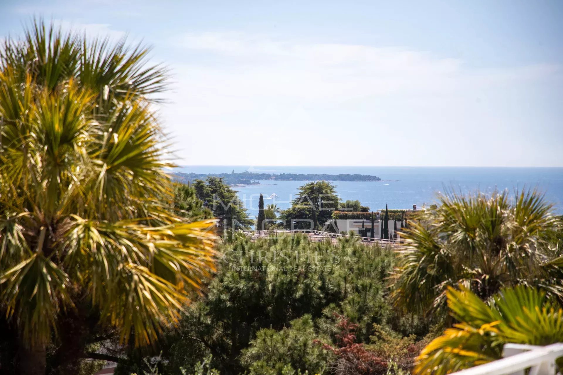 Cannes – Croix-des-Gardes - Villa d’architecte avec vue mer panoramique