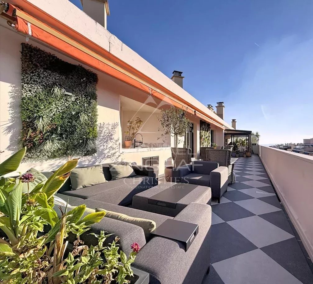 Juan-les-Pins – Außergewöhnliche Wohnung im obersten Stockwerk, großzügige Räume, Sonne und Meerblick