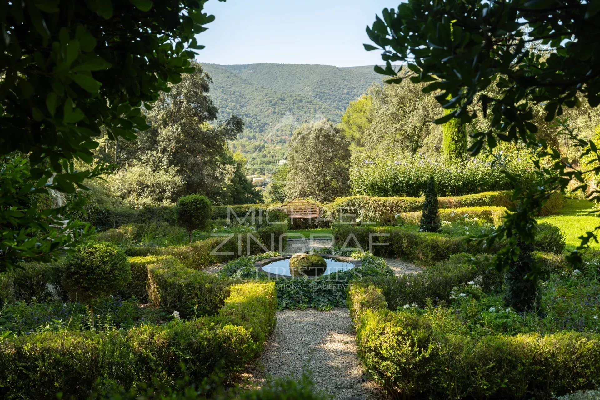 Exclusivité - Propriété unique au cœur du Luberon avec vues exceptionnelles