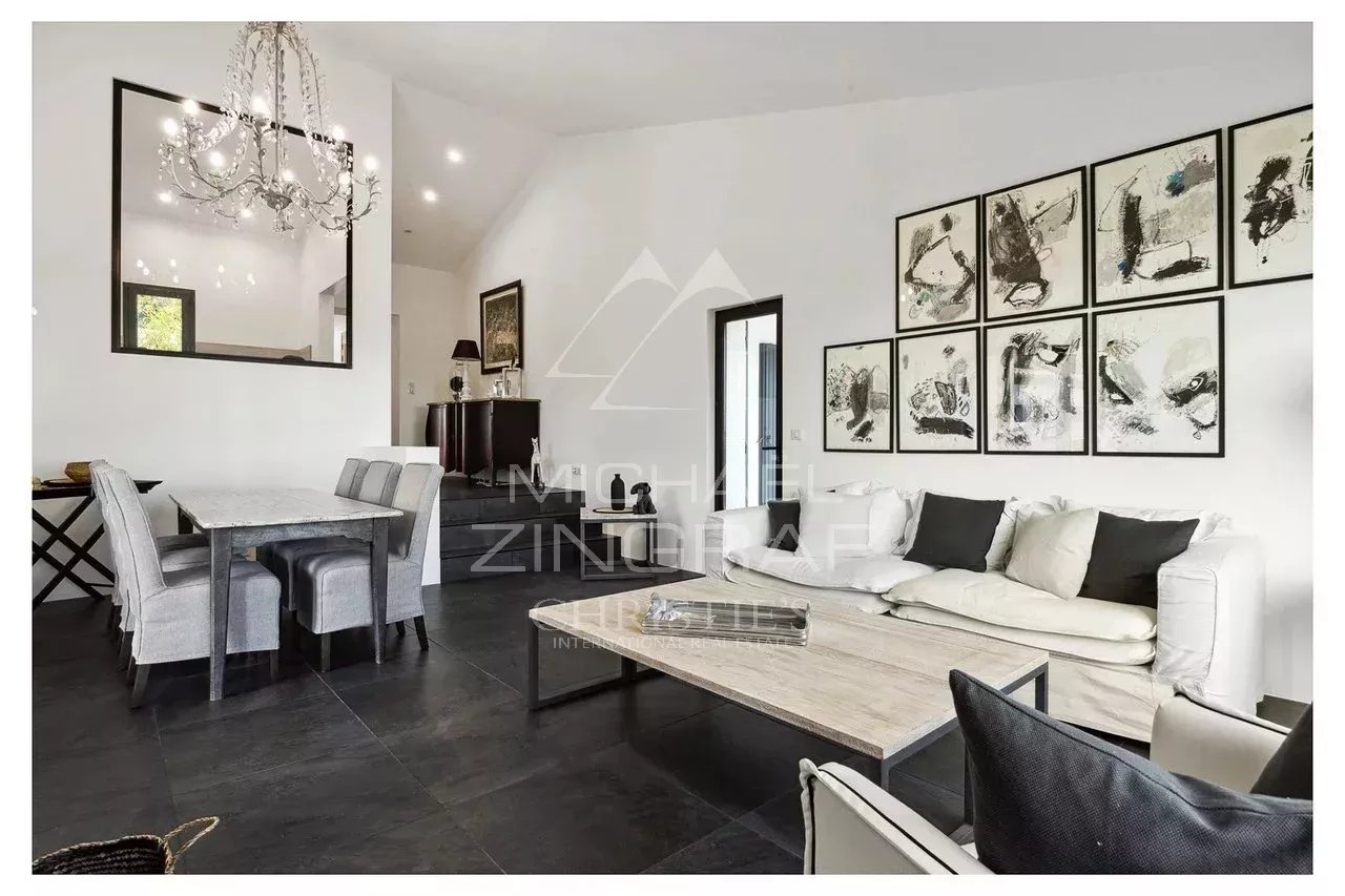 Domaine d’exception composé de trois maisons à proximité du village