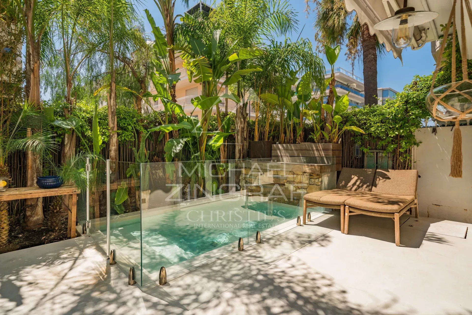 Cannes – Proche Croisette – Élégant rez-de-jardin avec piscine privative