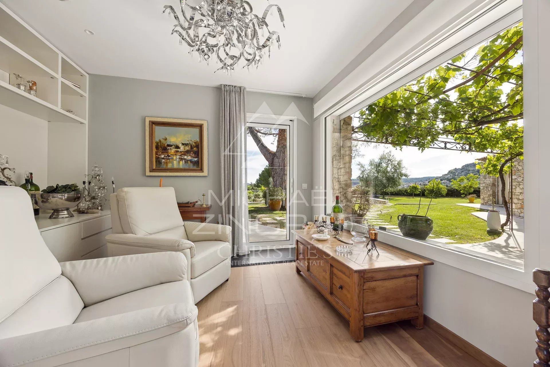 Élégante bastide rénovée à pied du village de Saint-Paul-de-Vence