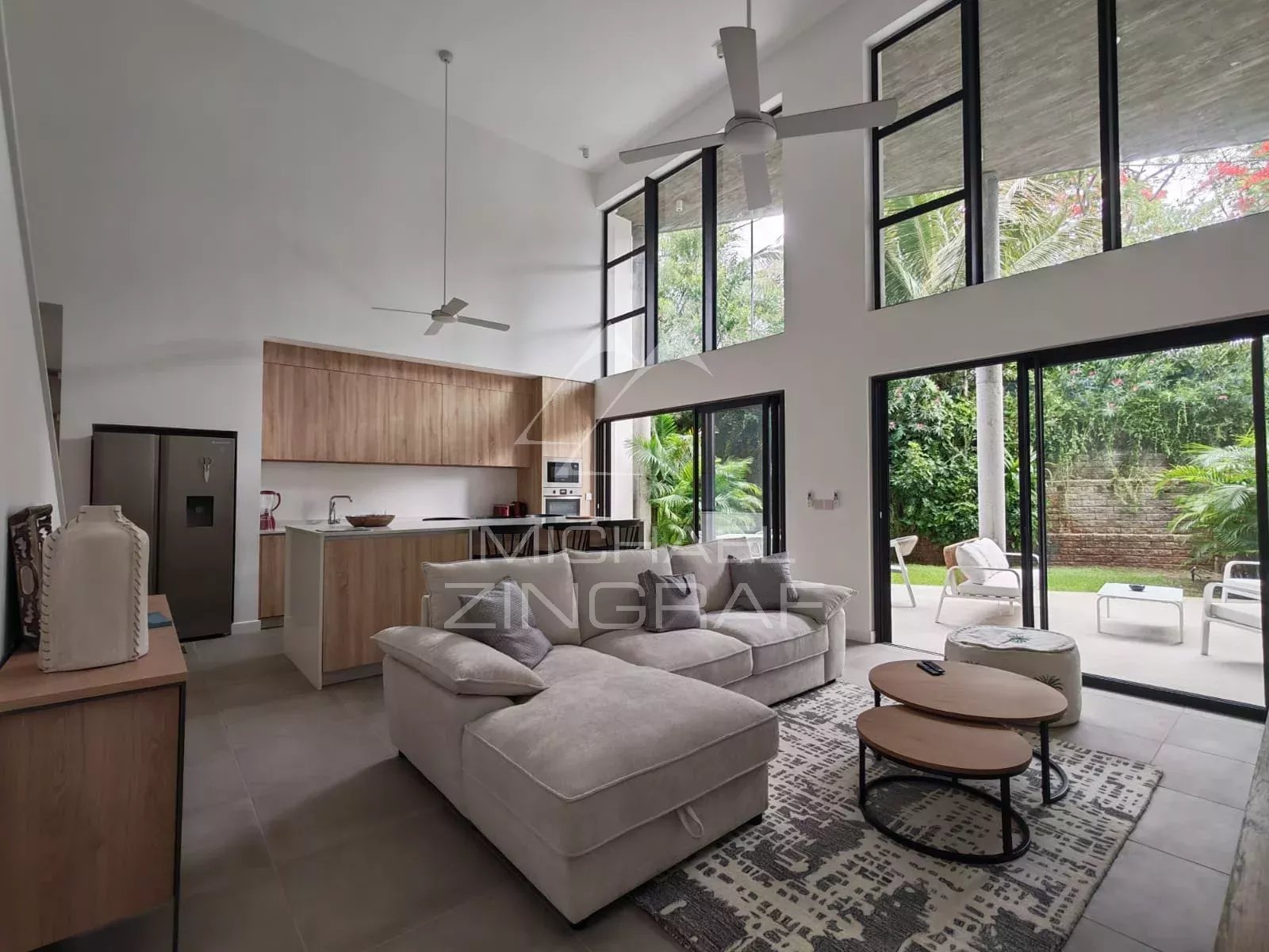 3-Bedroom En Suite Duplex in Pointe aux Canonniers