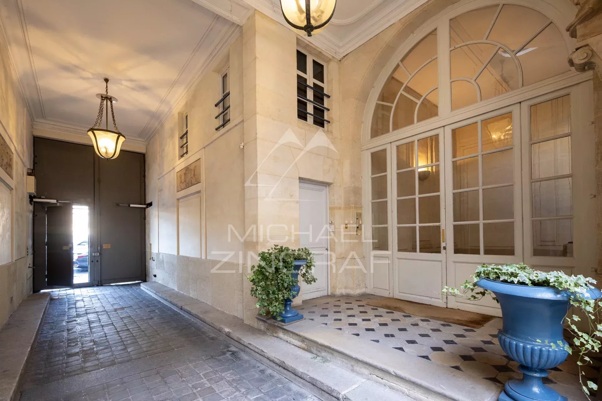 A vendre - Quai Voltaire - 2 suites - Parfait état - Vue Scène