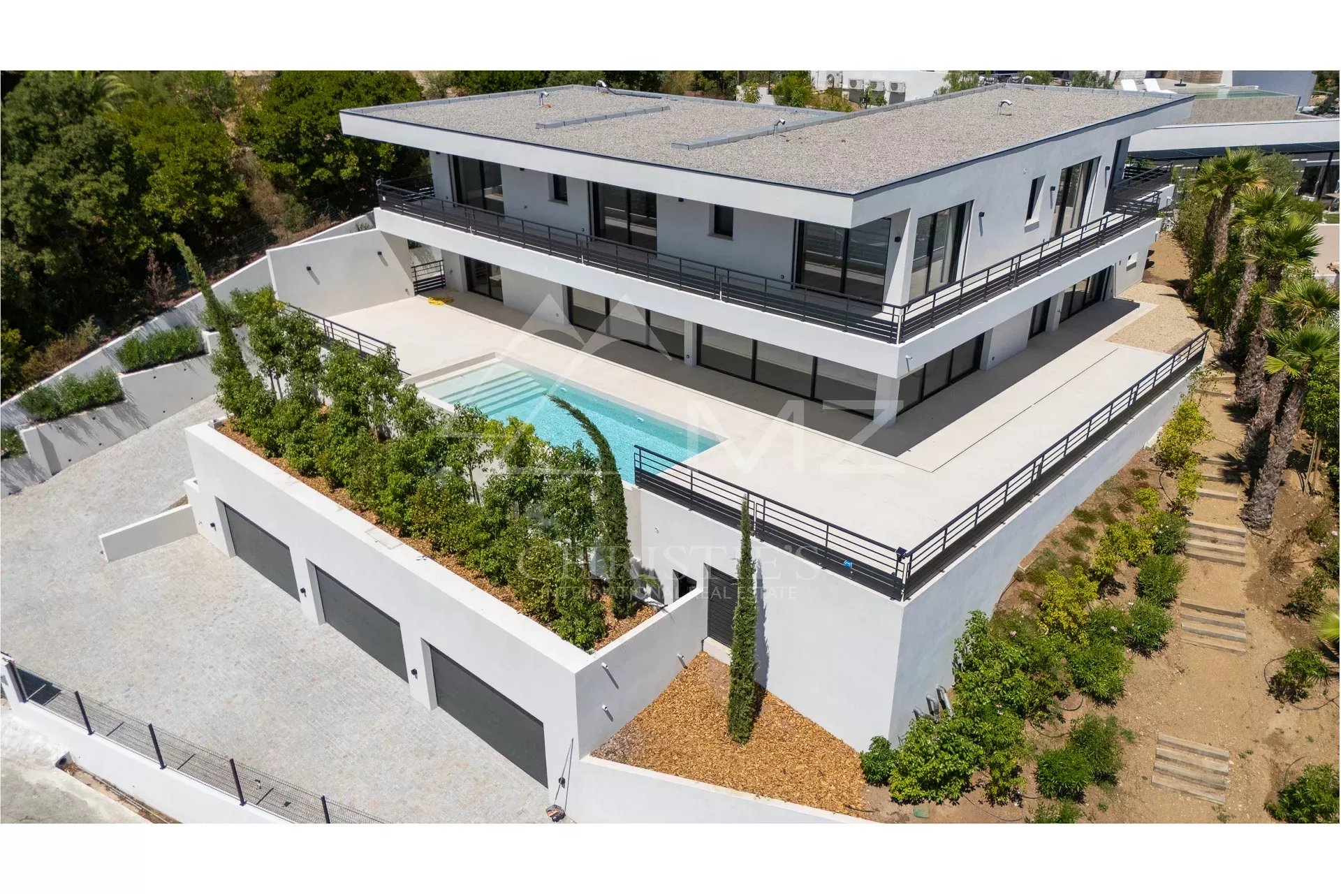 Villa contemporaine d’exception avec vue panoramique sur la mer et le Massif de l’Estérel Un bien rare où l’élégance rencontre la nature.