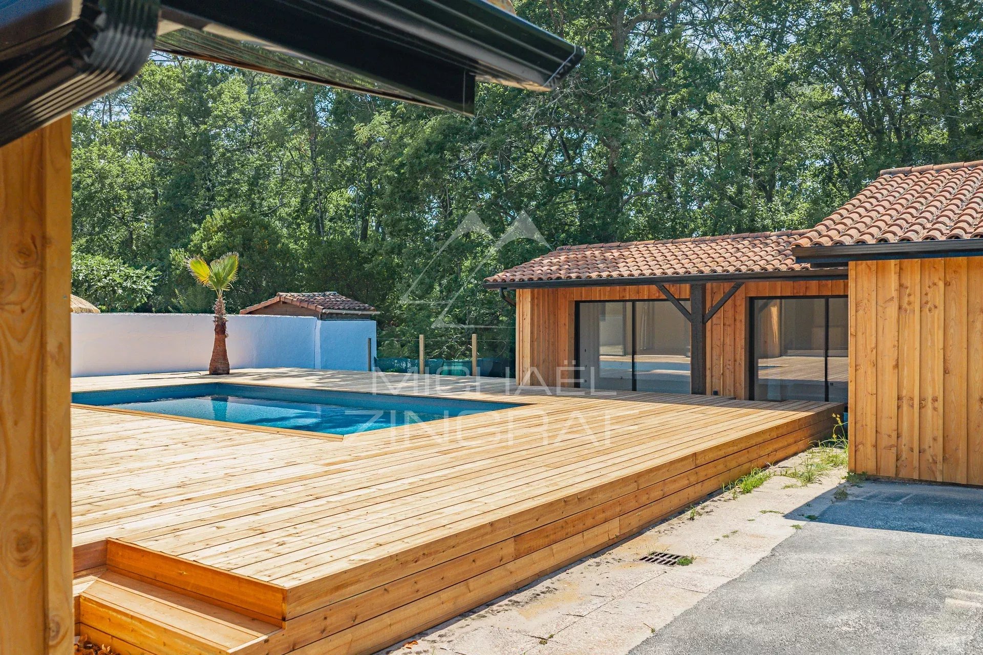 La Hume – a luxury family home with an outbuilding