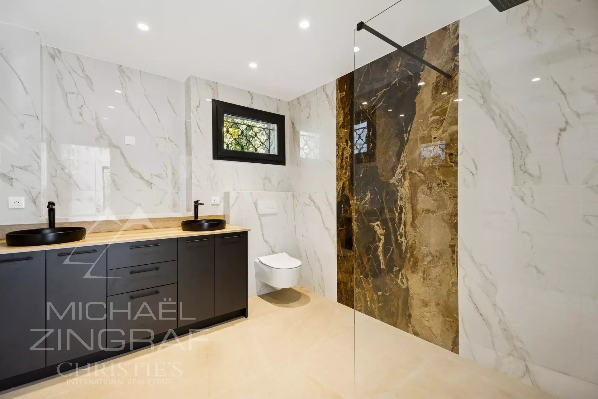 Villa Contemporaine Rénovée au Cœur de l’Arrière-Pays Cannois