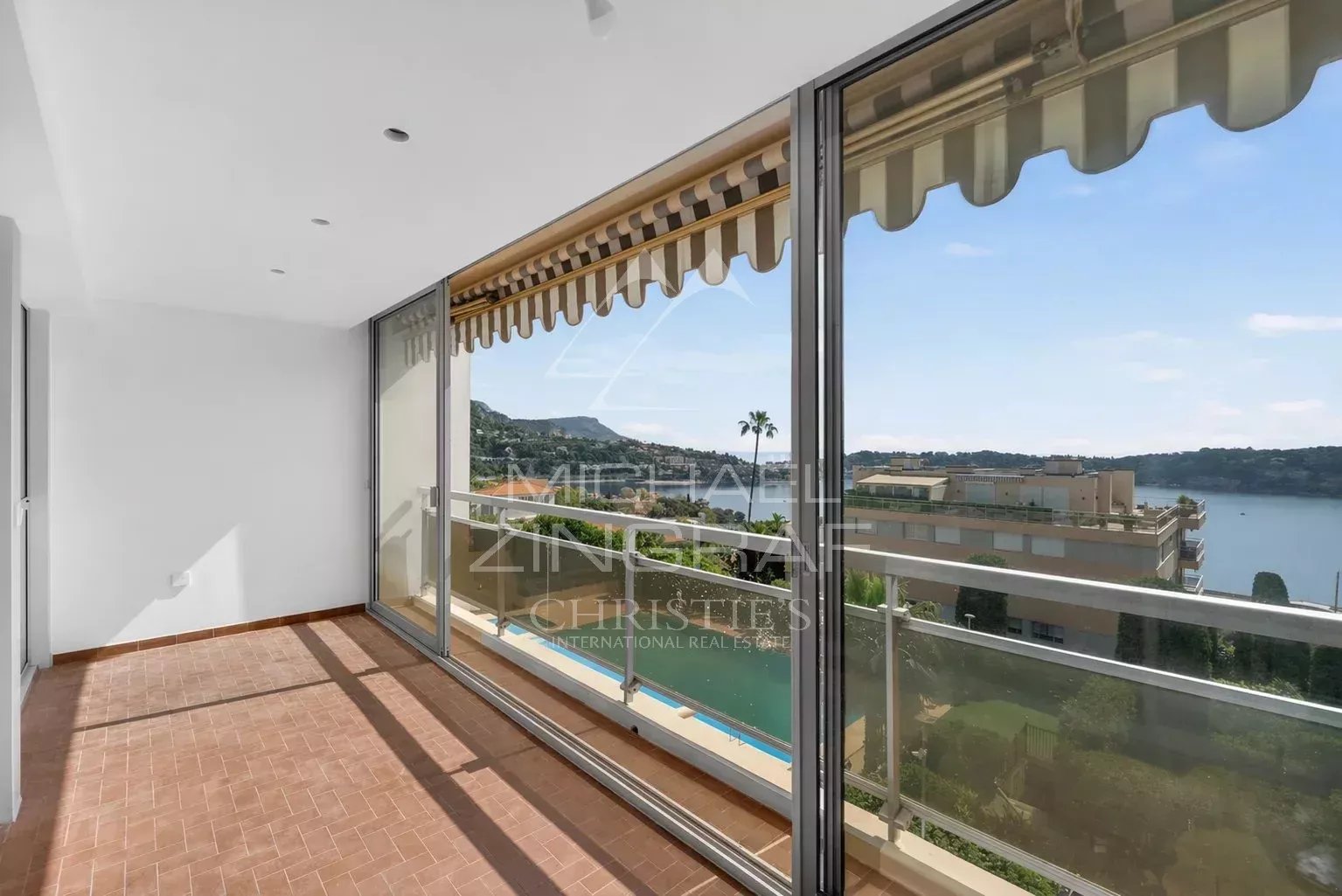 Villefranche-sur-mer - Wunderschöne, renovierte 3-Zimmer-Wohnung mit Keller und Parkplatz