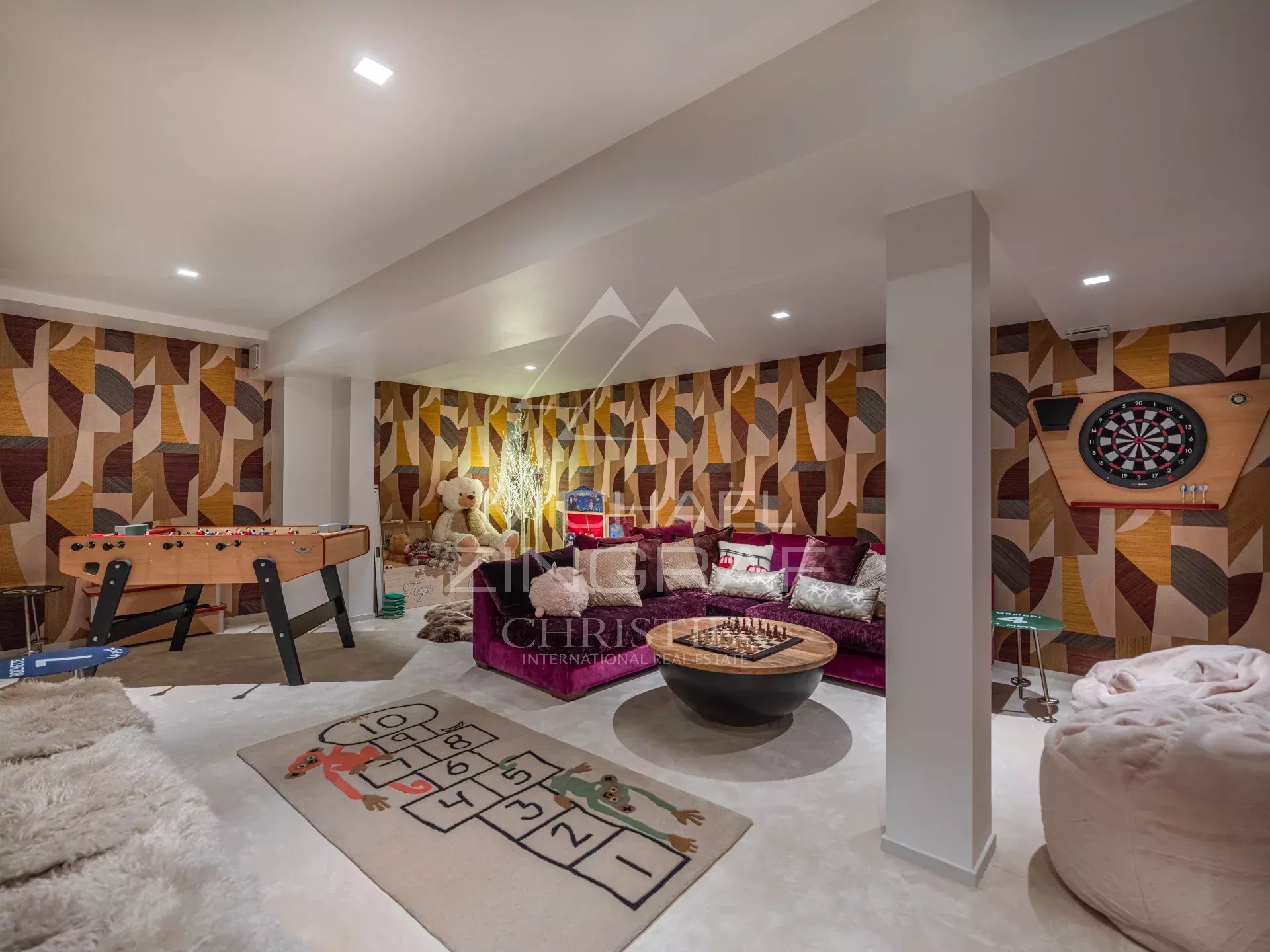 Exklusives Ski-In/Ski-Out-Chalet in Courchevel – Luxus, Komfort und Raffinesse (590 m² – 12 Personen)