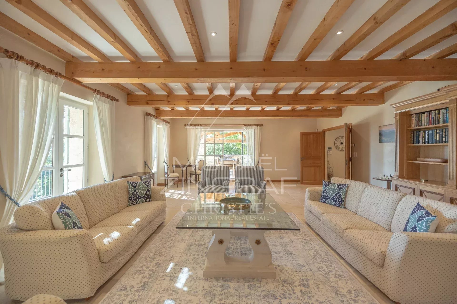 Gordes – Wunderschönes Steinhaus mit Aussicht und Pool, nur wenige Schritte vom Dorfzentrum entfernt