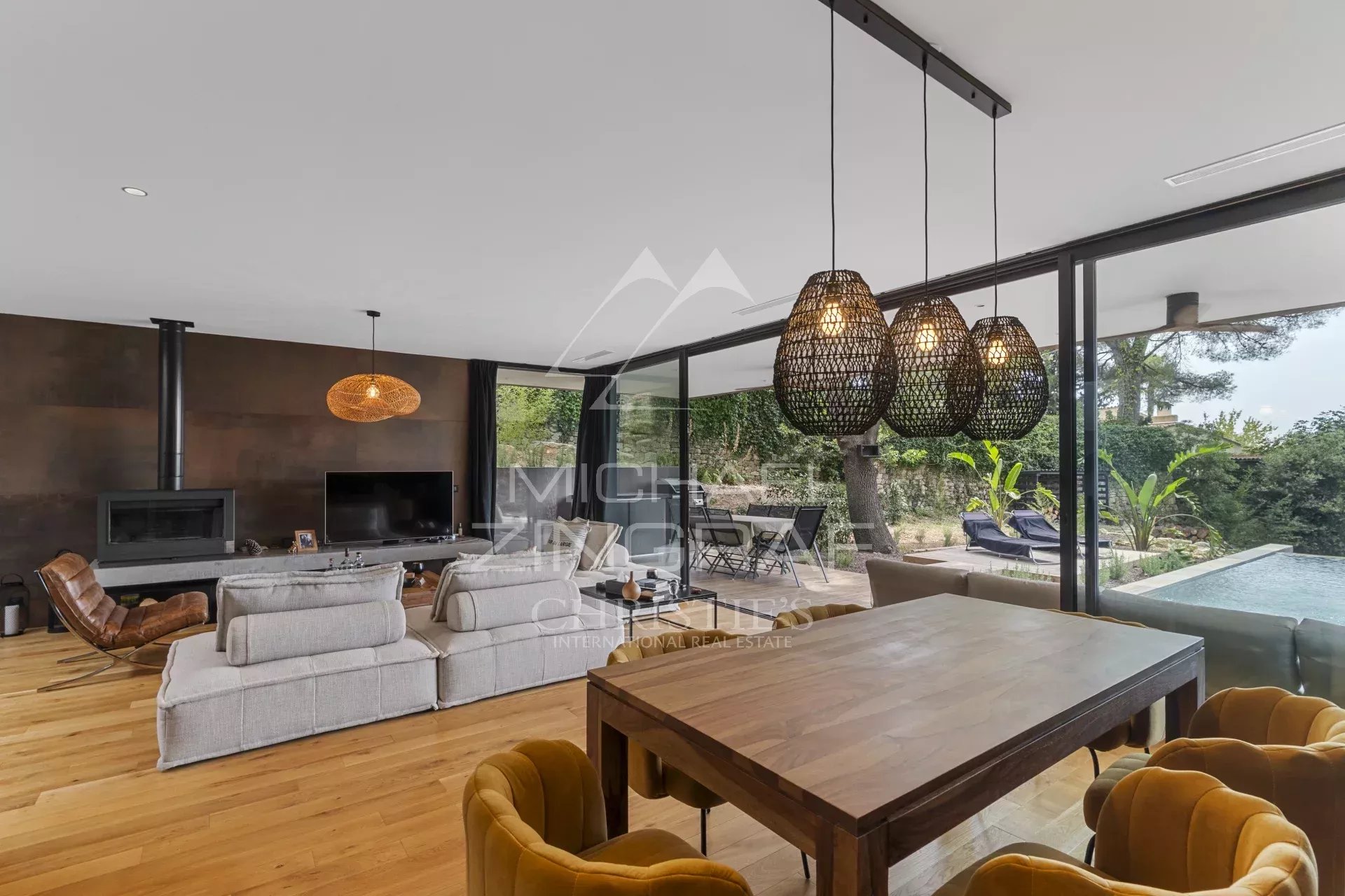 Elegant Contemporary Villa – Panoramic Views