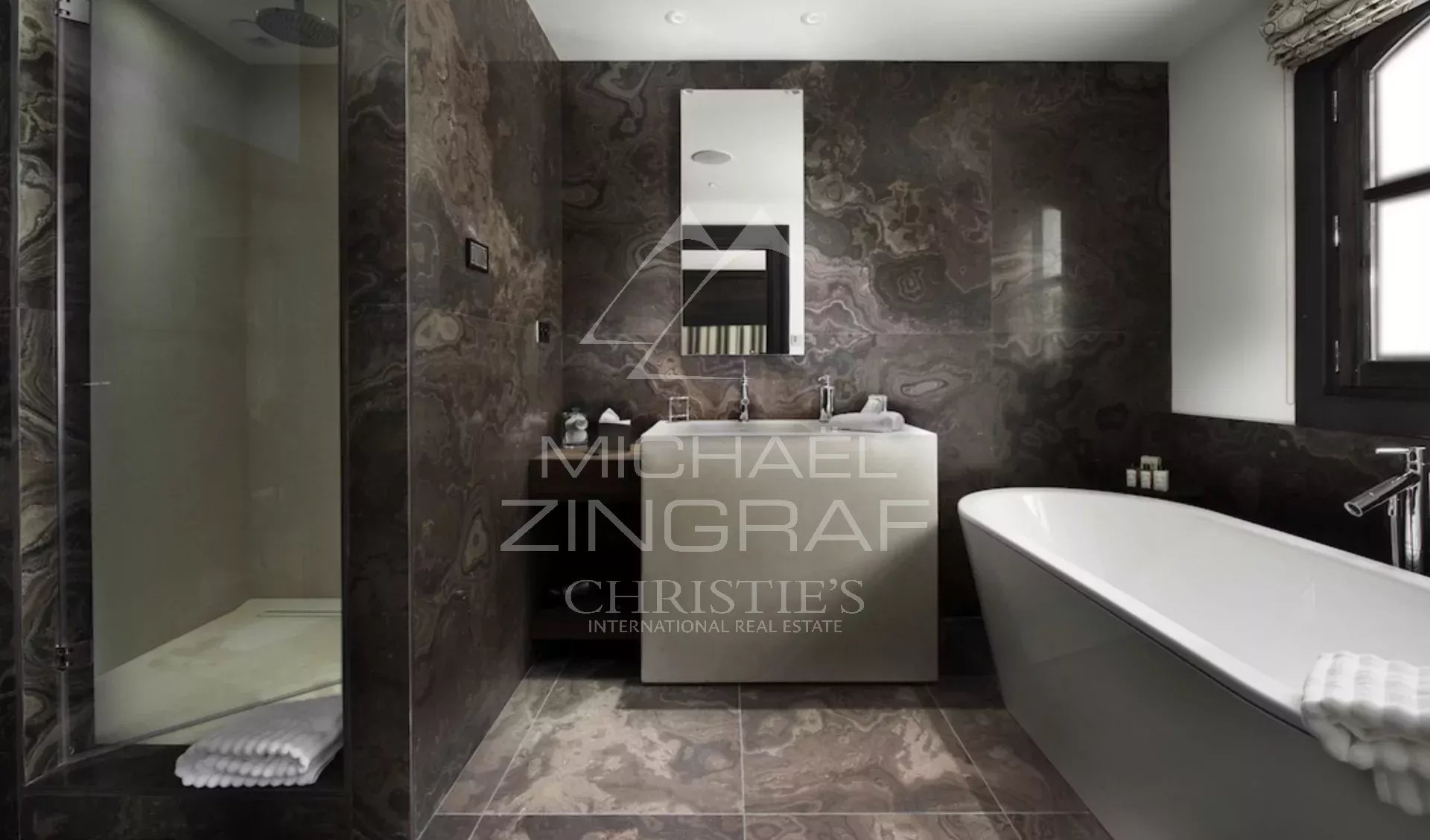 Exklusives Ski-In/Ski-Out-Chalet in Courchevel – Luxus, Komfort und Raffinesse (590 m² – 12 Personen)