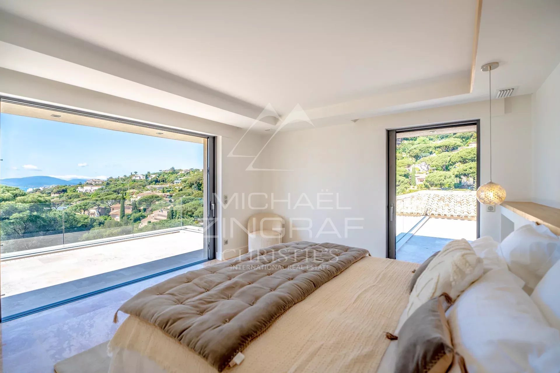 Villa Sainte-Maxime - Moderne Raffinesse mit Meerblick.