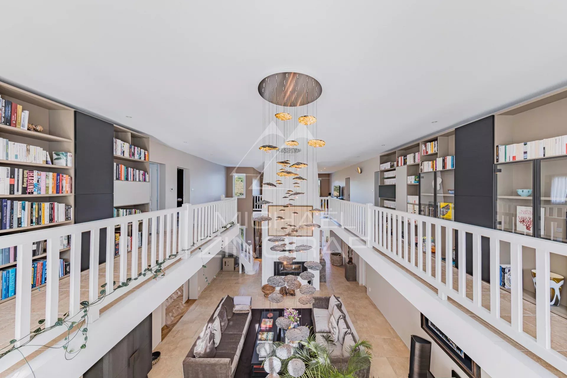 n Mimizan, on the edge of the forest, a unique property