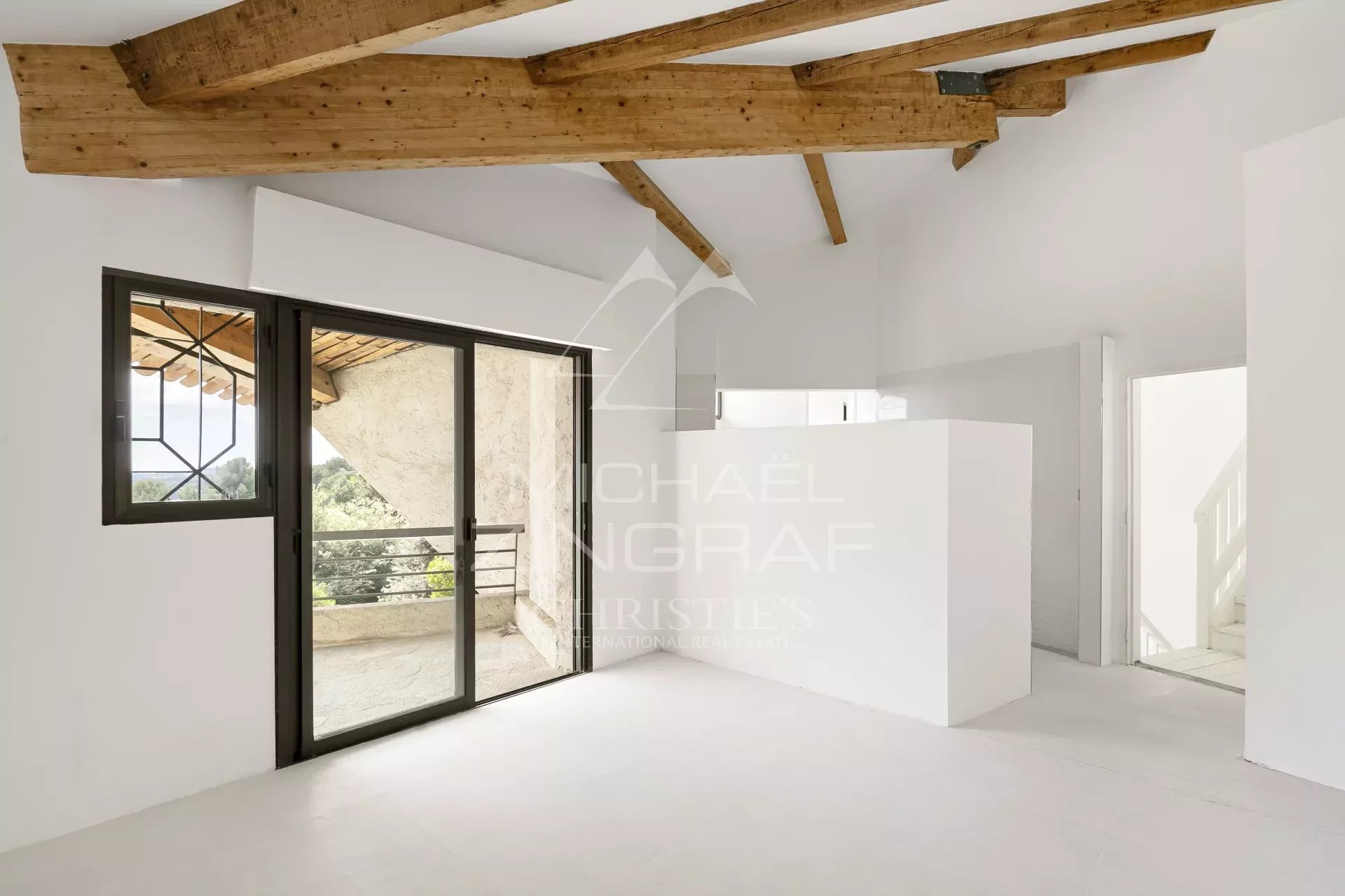 Biot : Charmante villa à rénover avec vue dégagée