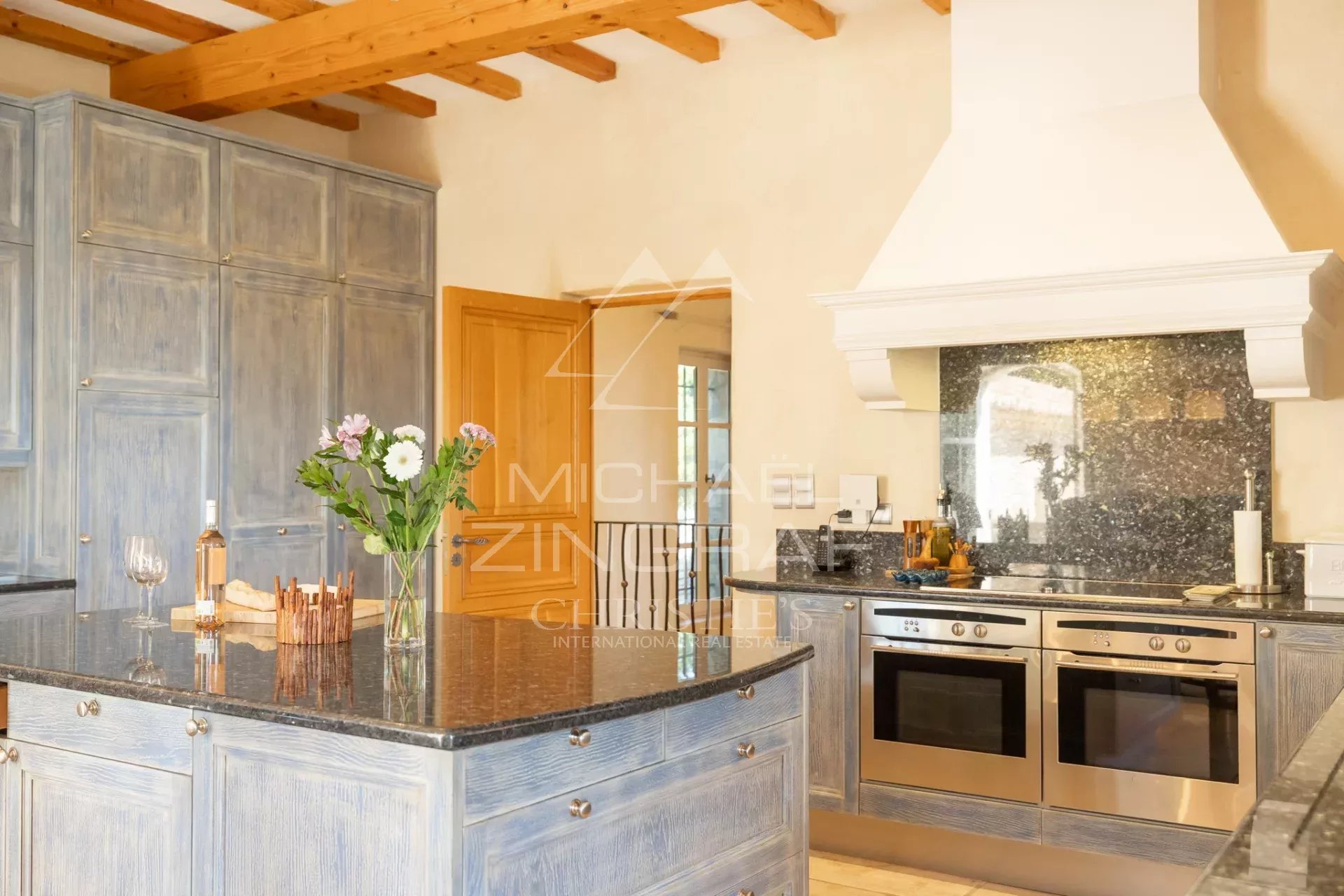 Gordes – Wunderschönes Steinhaus mit Aussicht und Pool, nur wenige Schritte vom Dorfzentrum entfernt