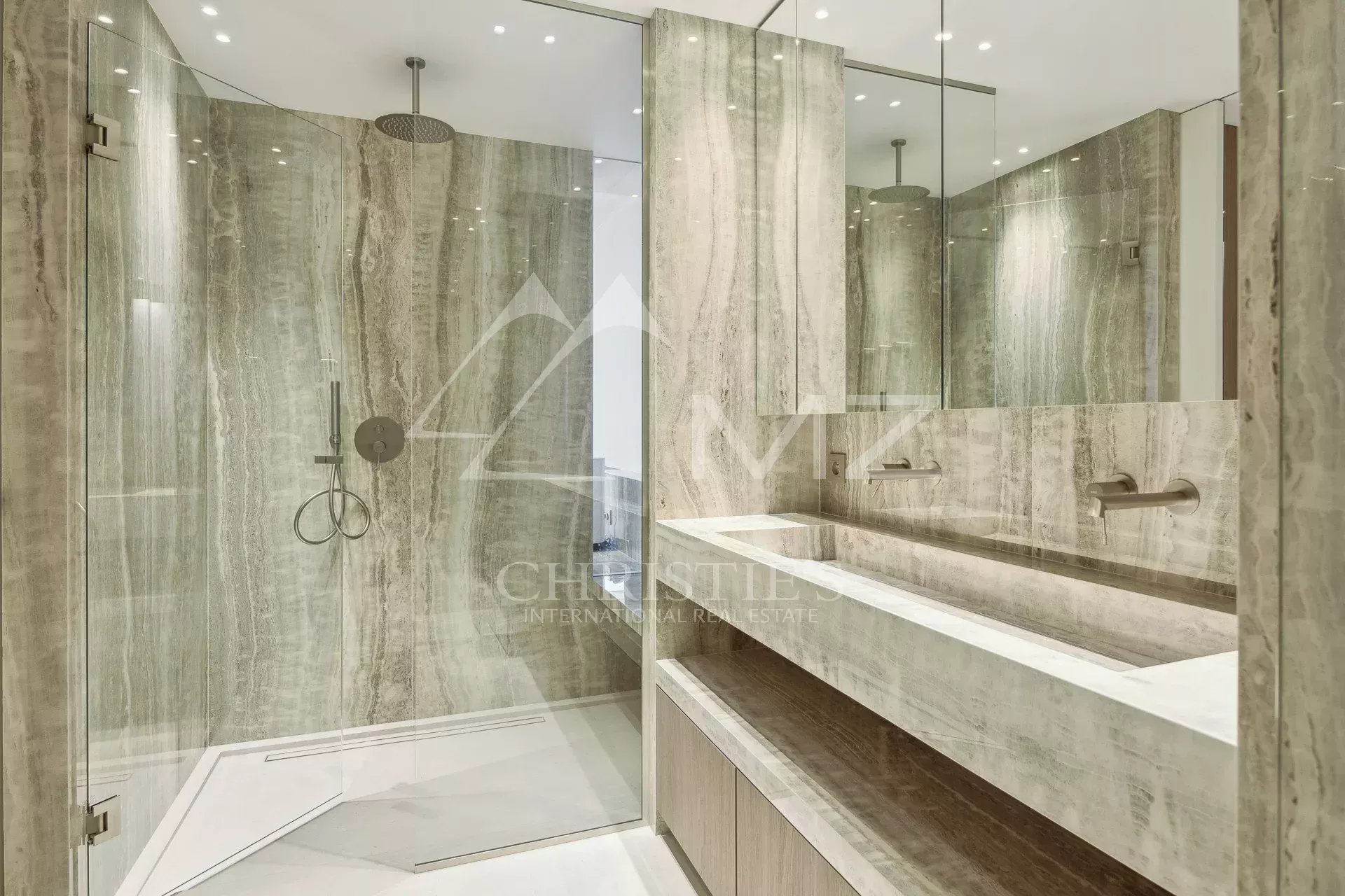 Exceptional apartment with sumptuous amenities