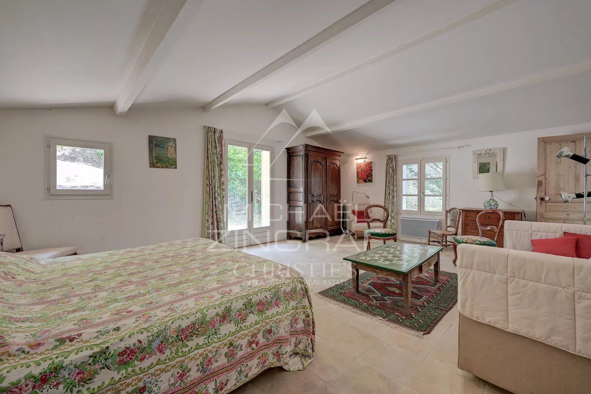 Authentic farmhouse in the heart of the Luberon