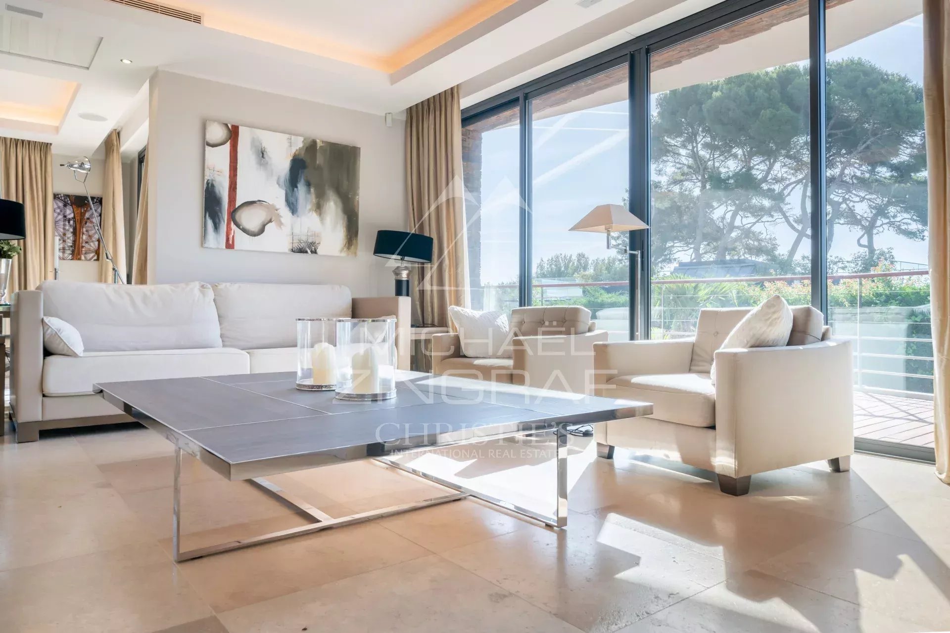 Modern renovierte Villa nahe der Strände von Garoupe