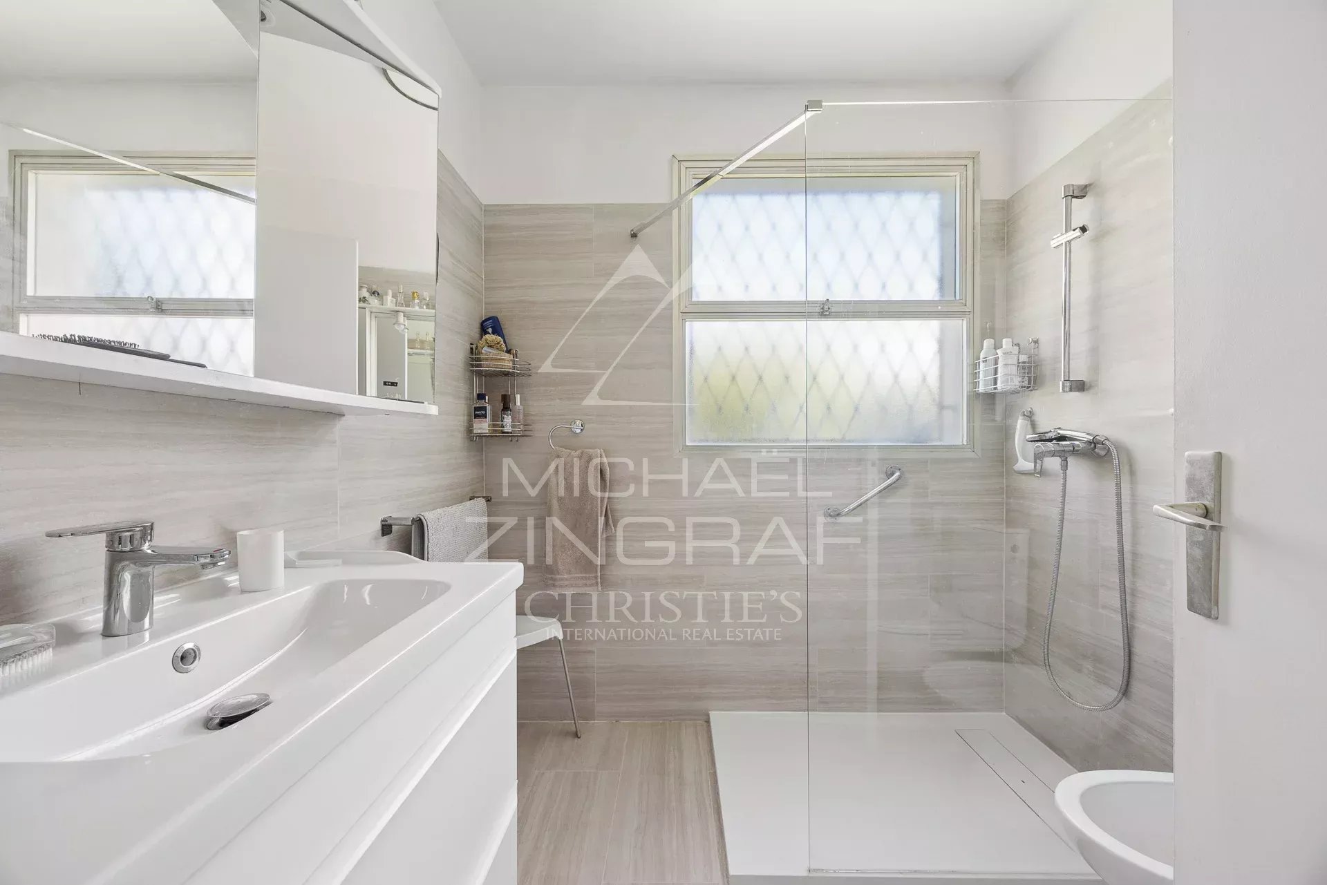 Cannes Croix des Gardes, 3-Zimmer-Wohnung mit eigenem Garten