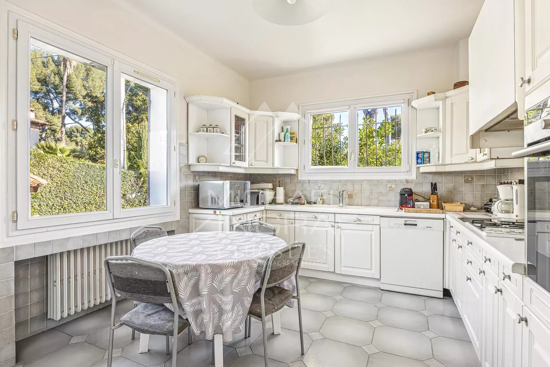 Élégante villa avec jardin bucolique au Cap d’Antibes