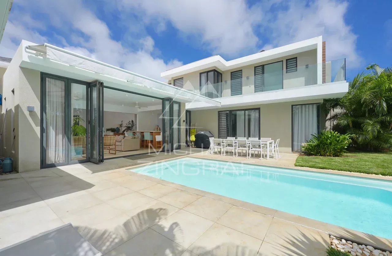 Villa avec piscine dans une résidence sécurisée à Péreybère