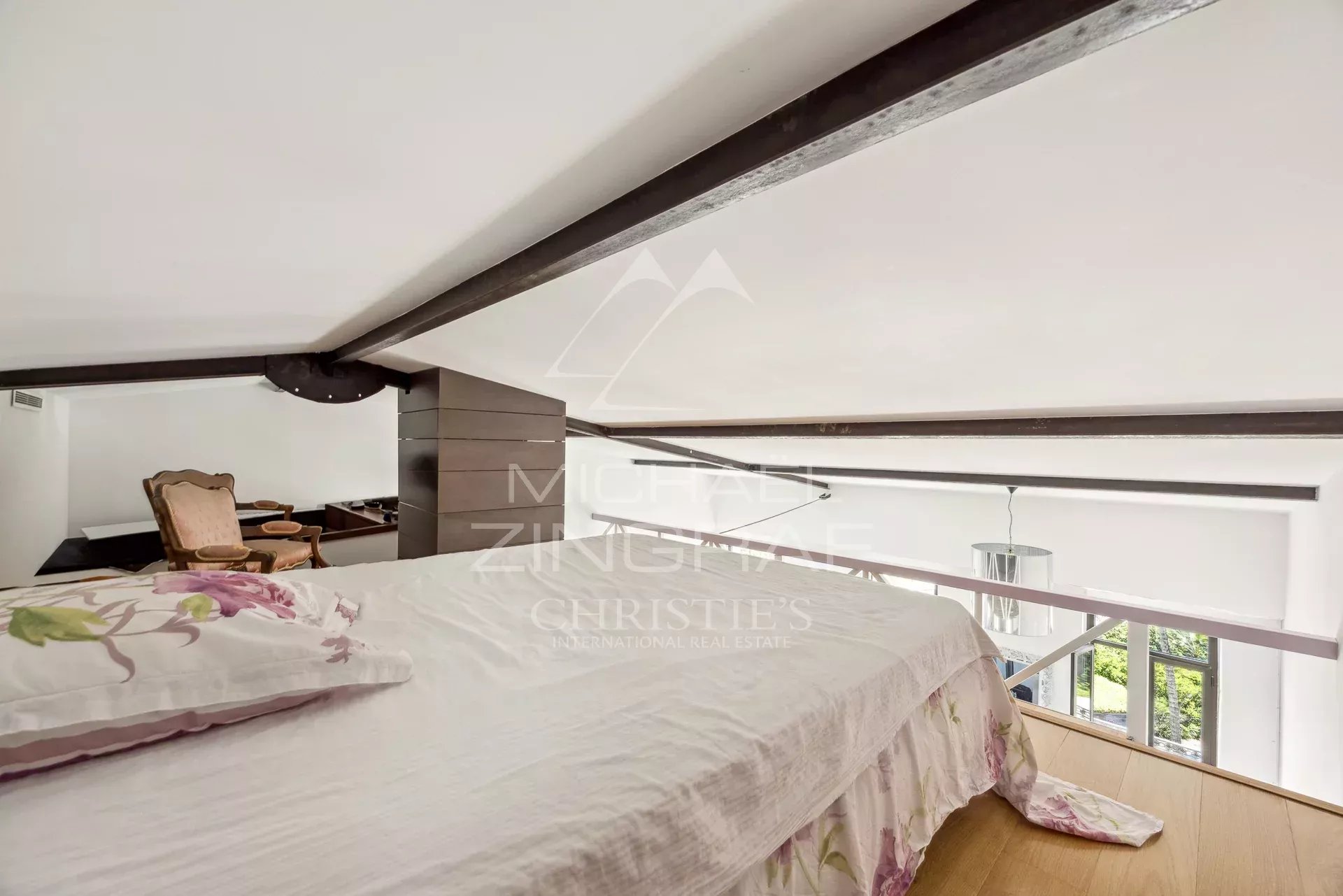 DERNIER ÉTAGE - CARRÉ D'OR - AVENUE DE SUÈDE