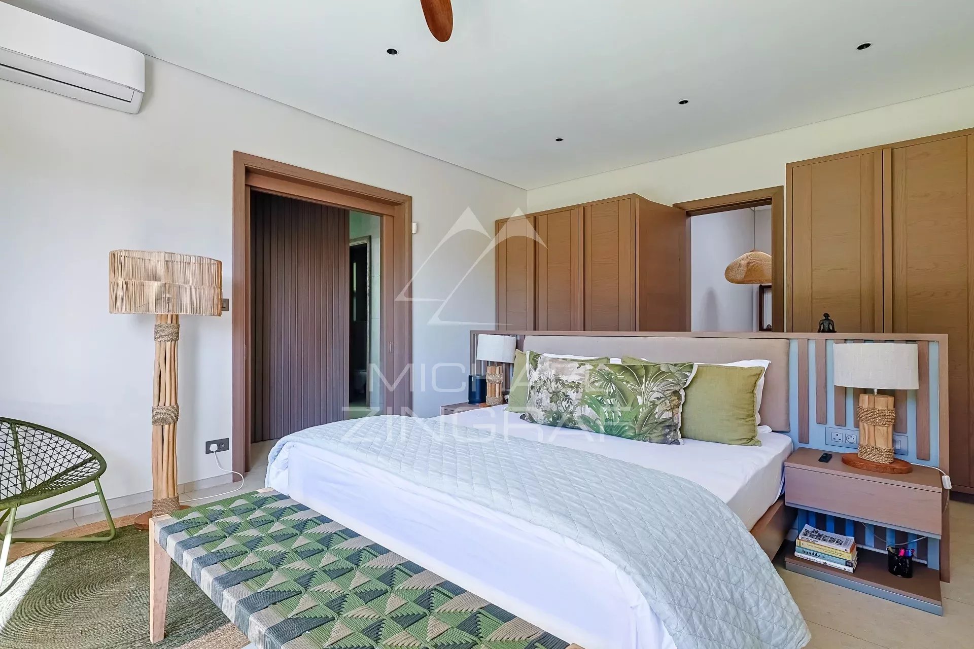 Moderne ebenerdige Villa mit Golfblick in ruhiger Lage