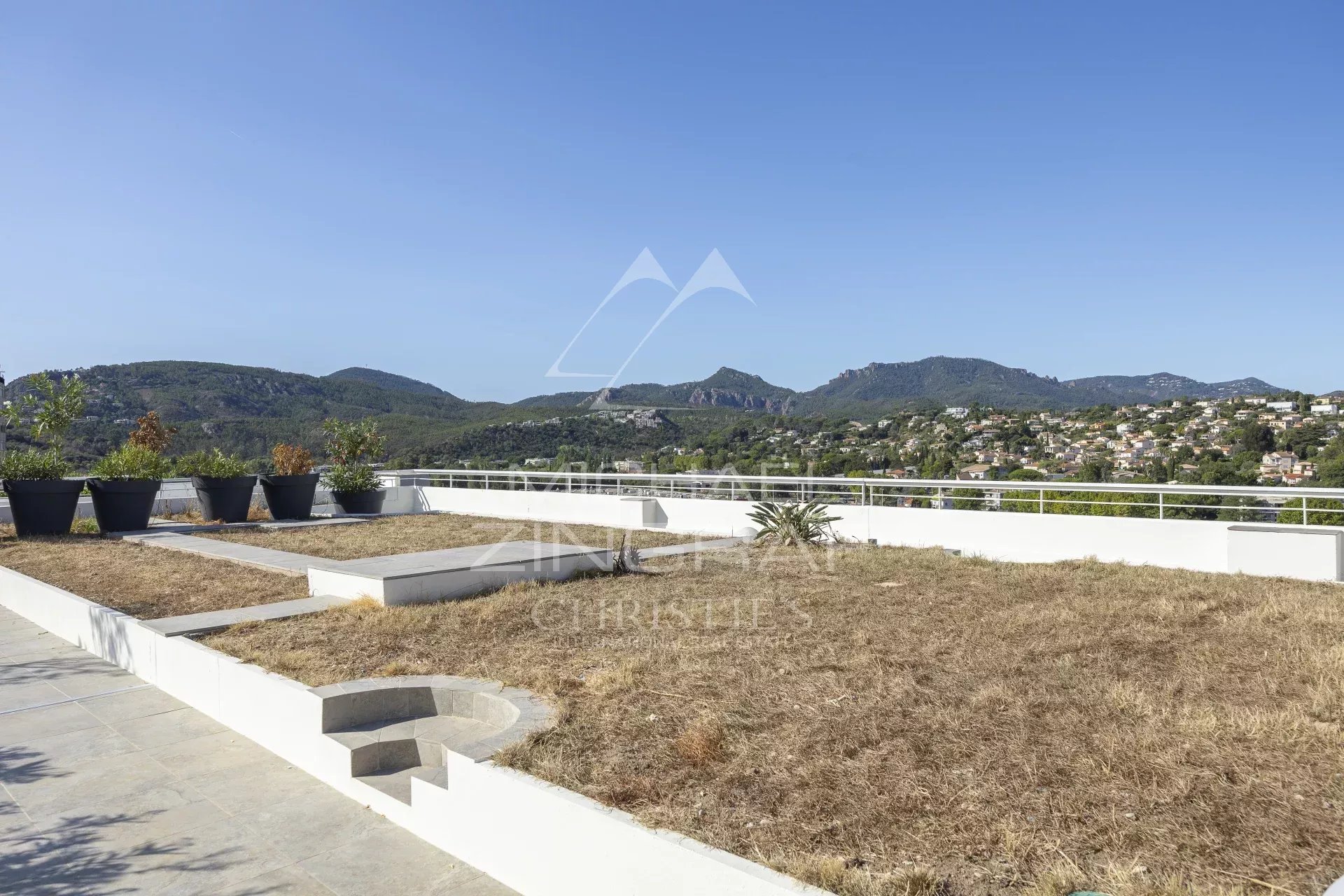 DUPLEX PENTHOUSE WITH SEA VIEW