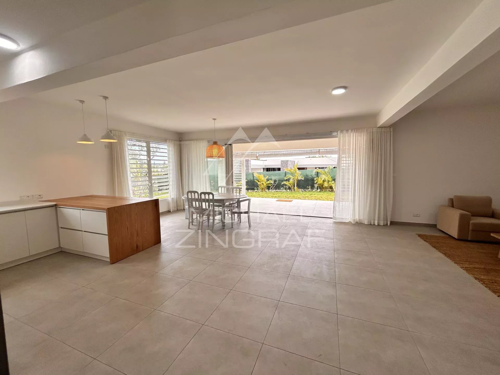 Contemporary Villa in Charmoses