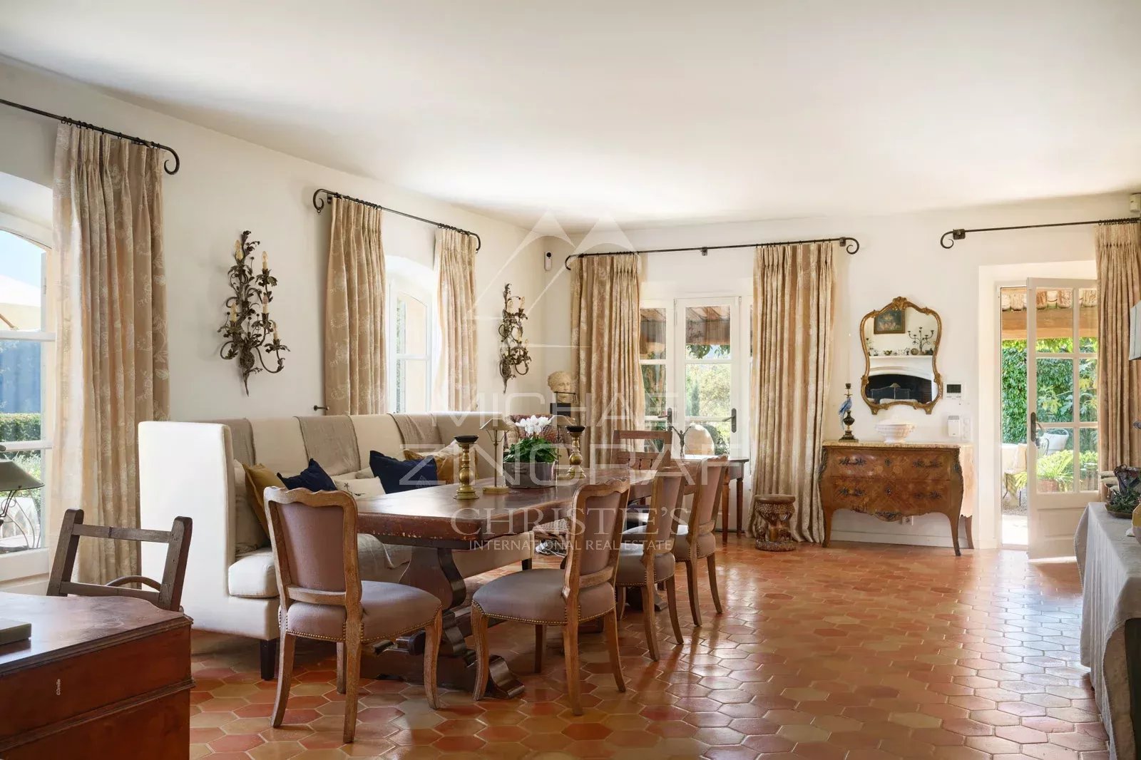 Villa with panoramic view and beautiful landscaped garden