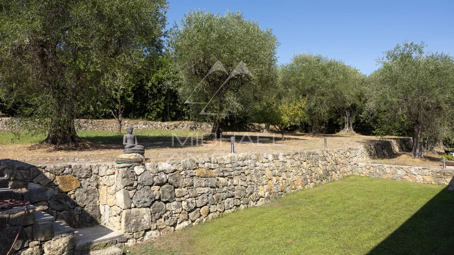 Villa with Pool in Grasse, Just 5 Minutes from Opio – 340 sqm – 5,000 sqm Landscaped Grounds