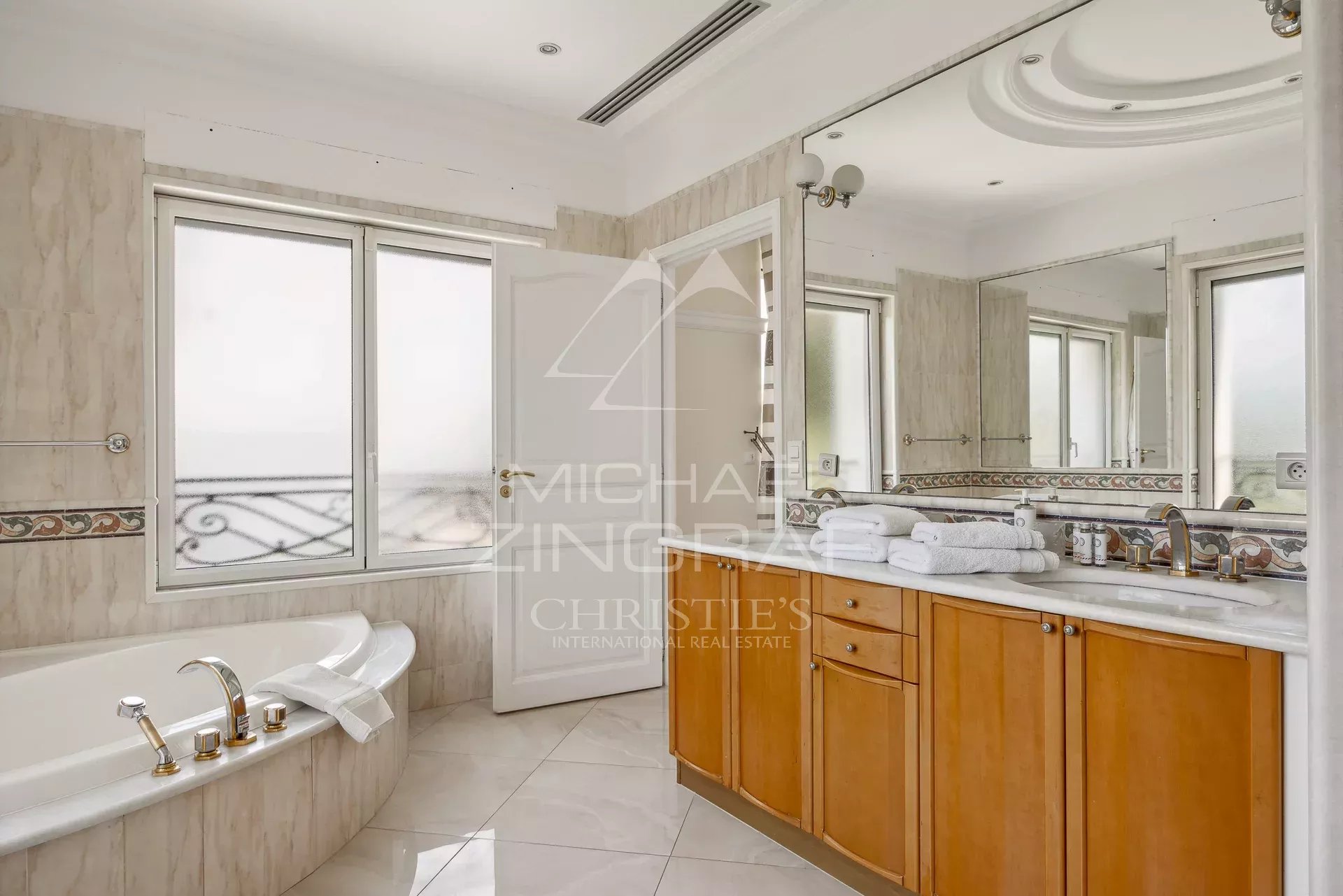 Propriété de prestige située sur le versant ouest du Cap d'Antibes