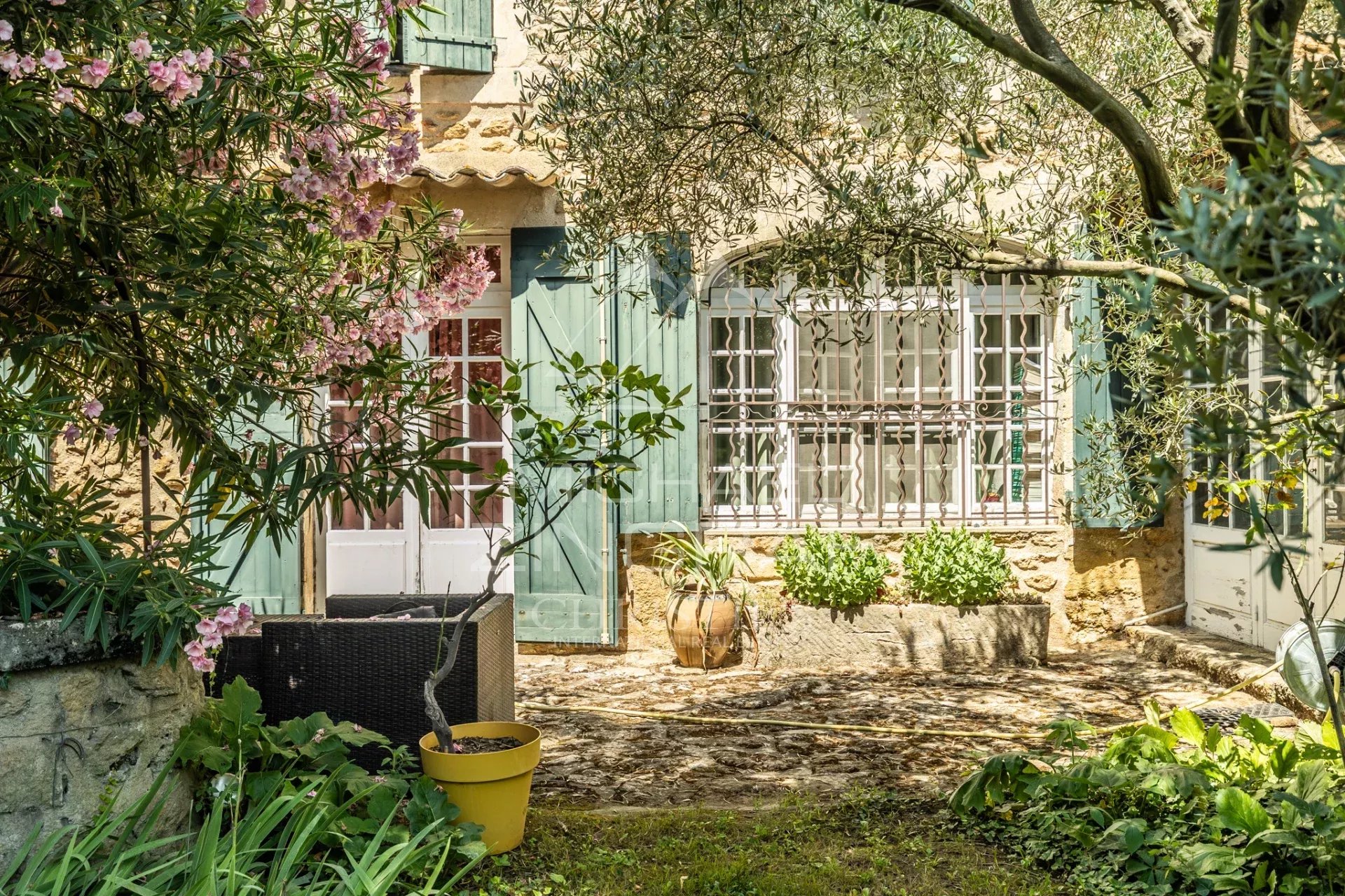 Authentique Mas provençal à 5 minutes de Lourmarin