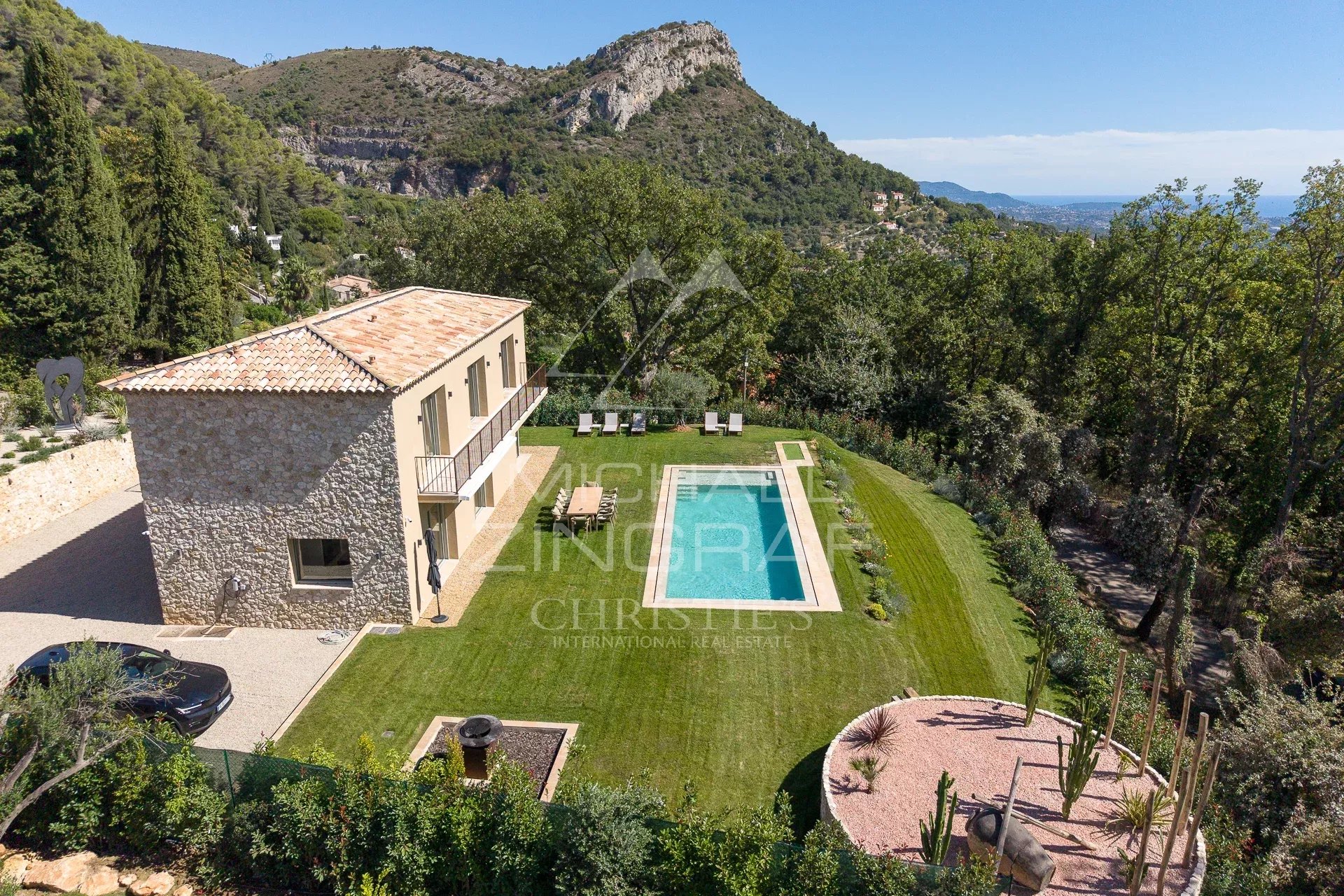 Proche Saint-Paul-de-Vence - Superbe propriété neuve provençale moderne