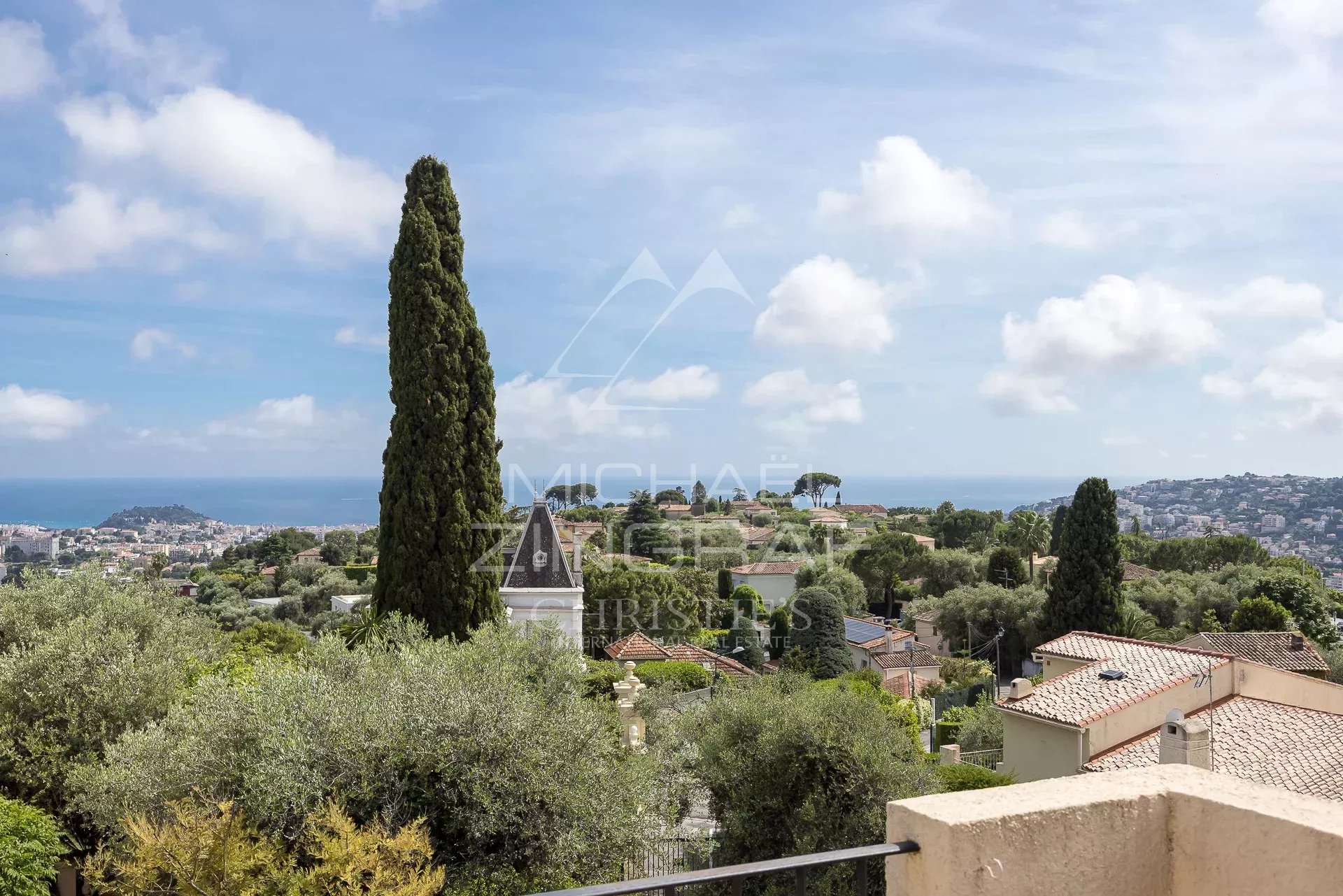 NICE - GAIRAUT - VILLA DANS DOMAINE PRIVE