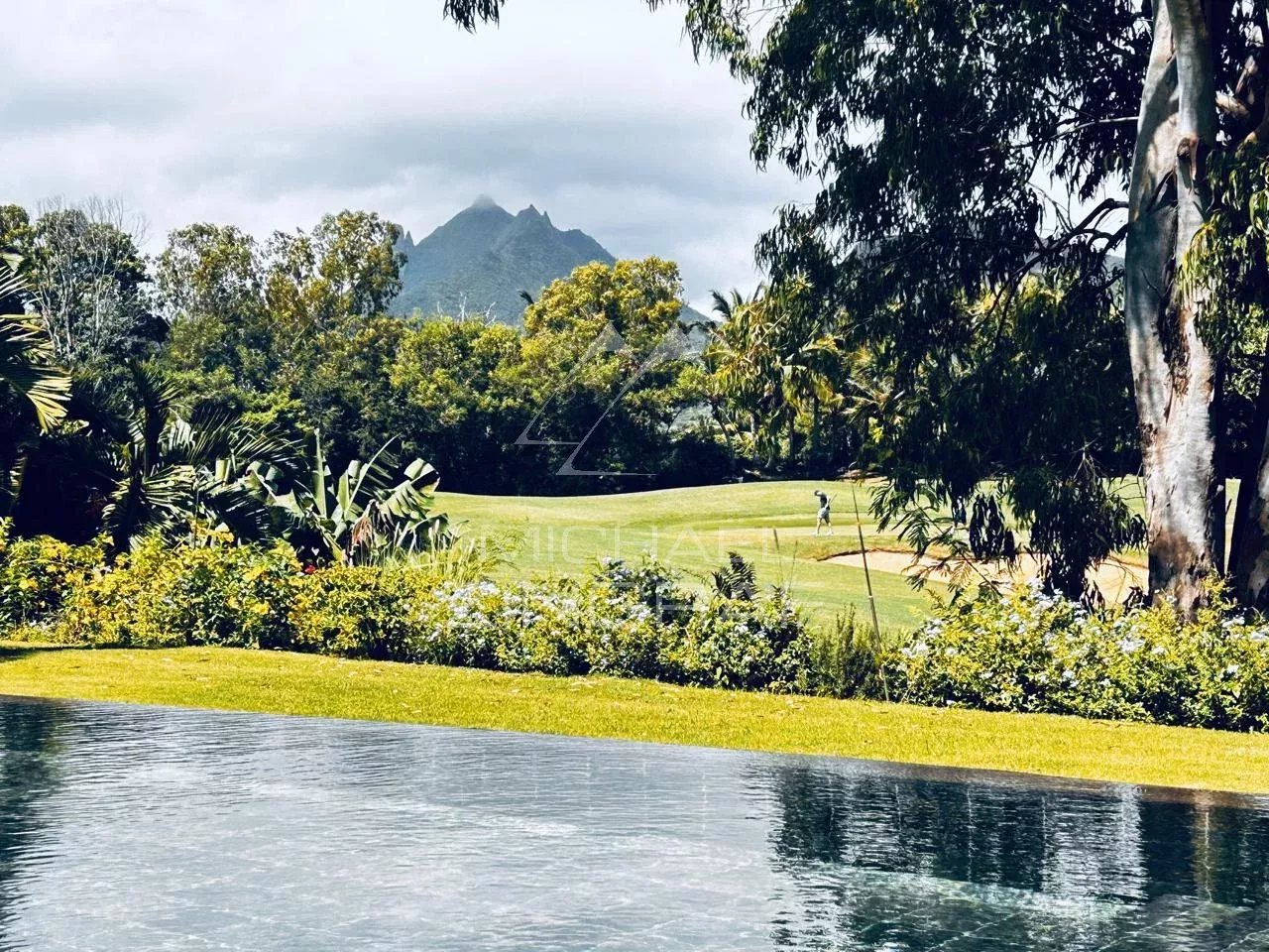 Villa de Prestige face au Golf – Anahita