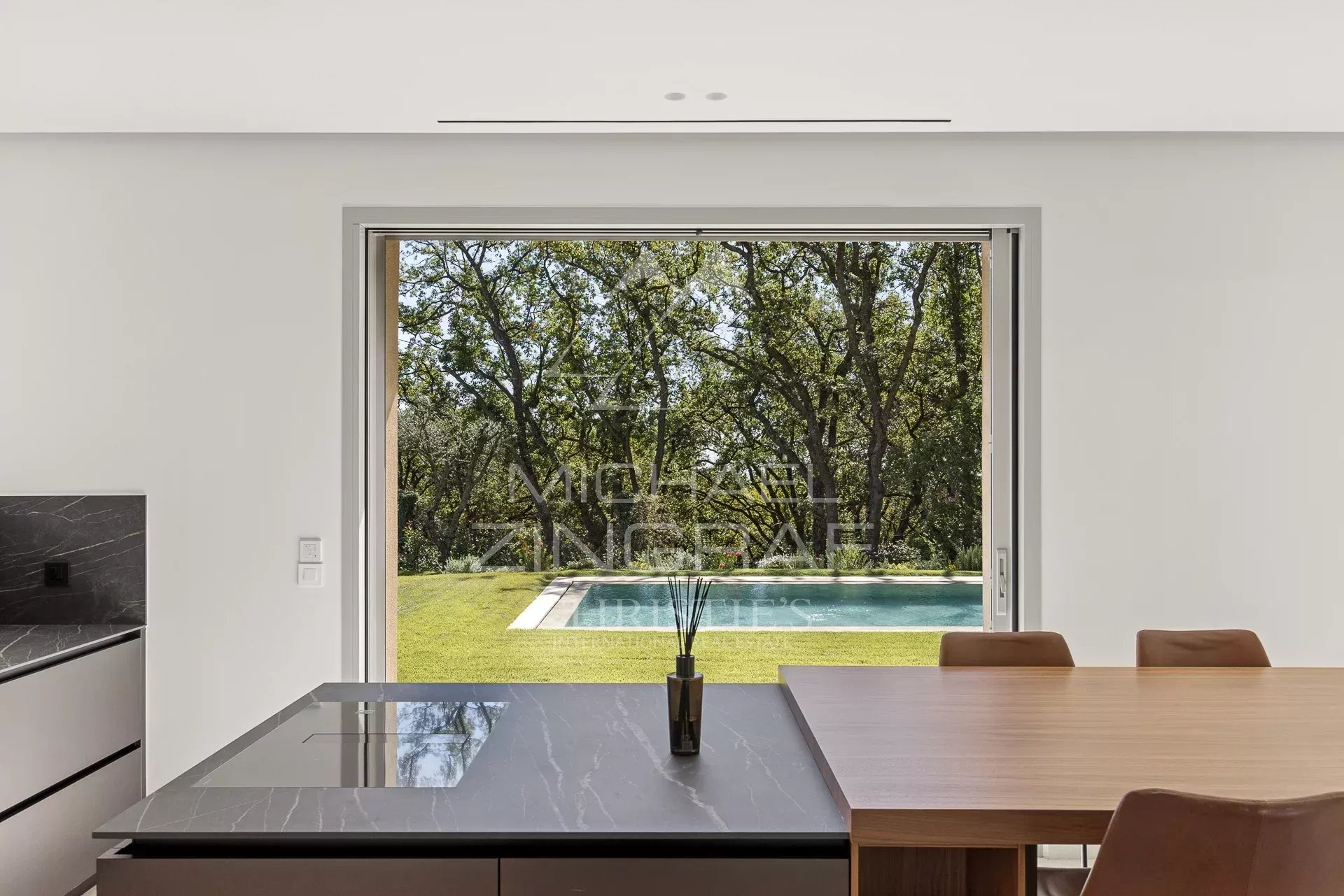 Proche Saint-Paul-de-Vence - Superbe propriété neuve provençale moderne