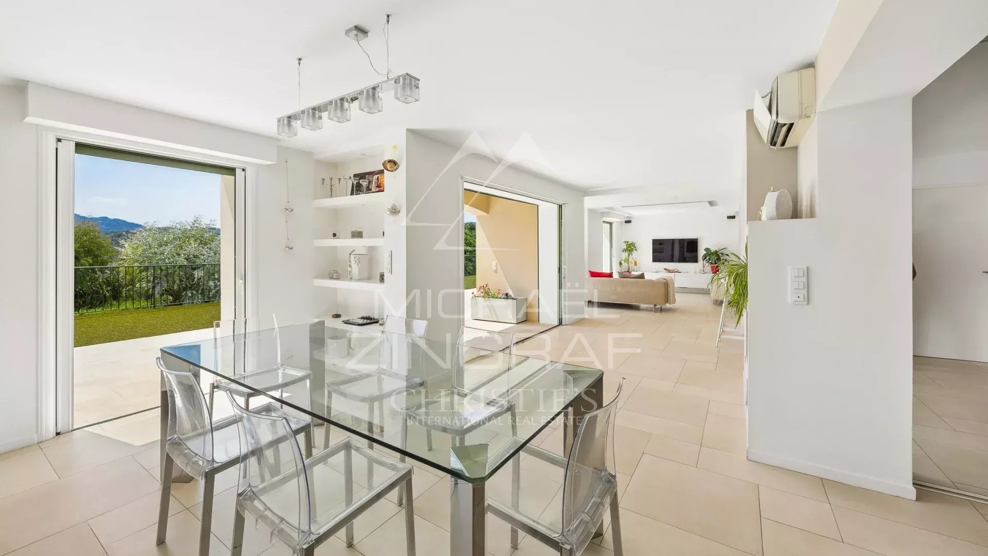 Zeitgenössische Villa mit unverbaubarem Panoramablick