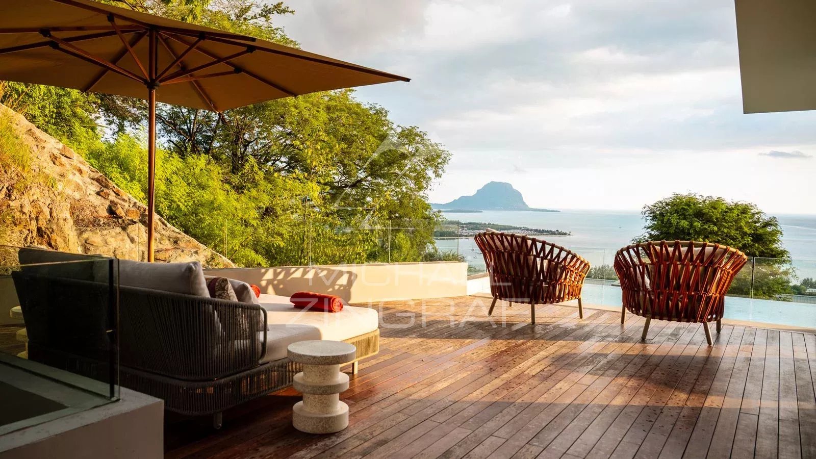Île Maurice – Villa d’Exception Ultra Luxe avec Vue Panoramique sur Le Morne – Rivière Noire