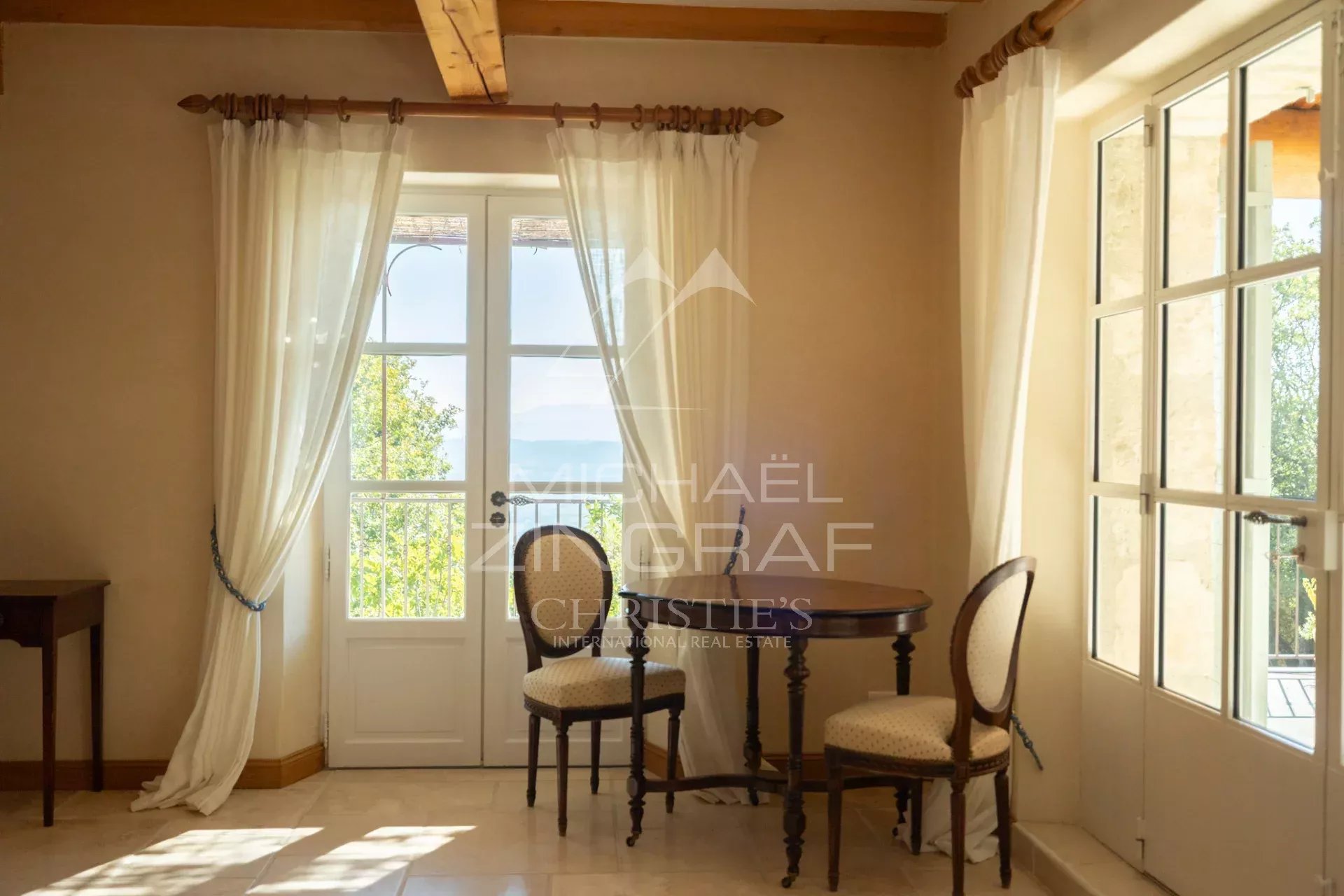 Gordes – Wunderschönes Steinhaus mit Aussicht und Pool, nur wenige Schritte vom Dorfzentrum entfernt