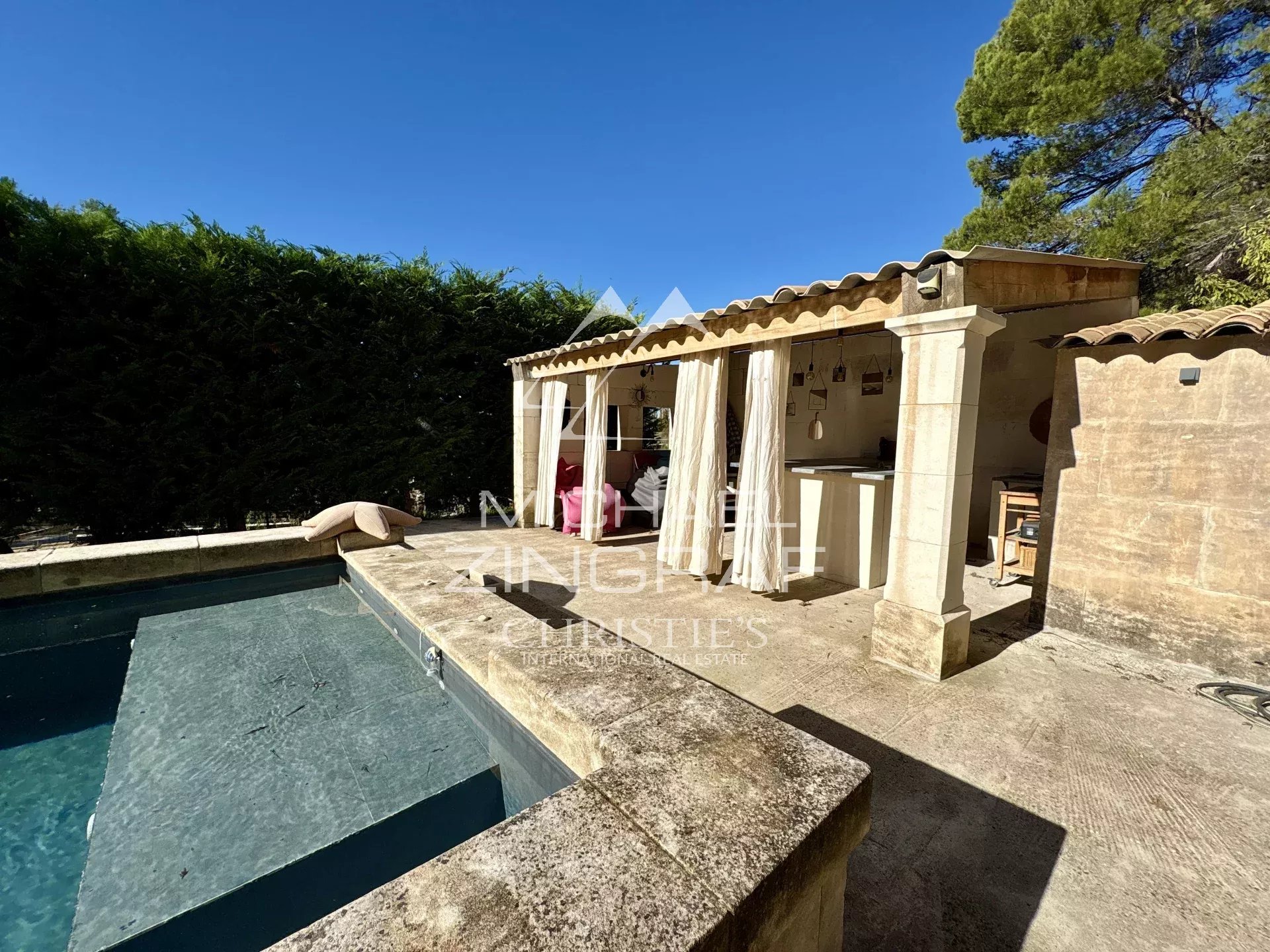 House with over 2 hectares of land