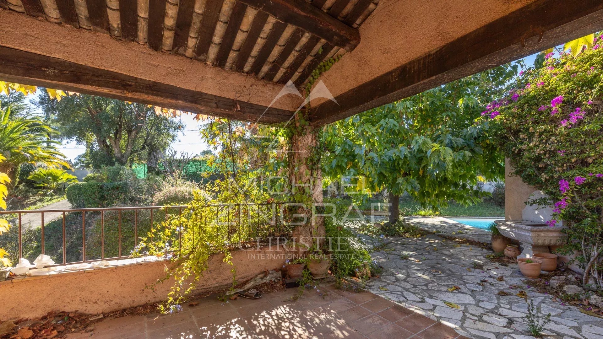 PROPRIÉTÉ DE CARACTÈRE À RÉNOVER