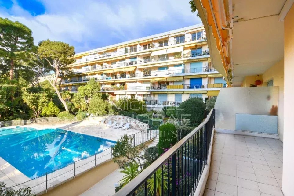 Renovierungsbedürftige Wohnung – 3 Zimmer – 93 m² – Gesicherte Wohnanlage, in Meeresnähe