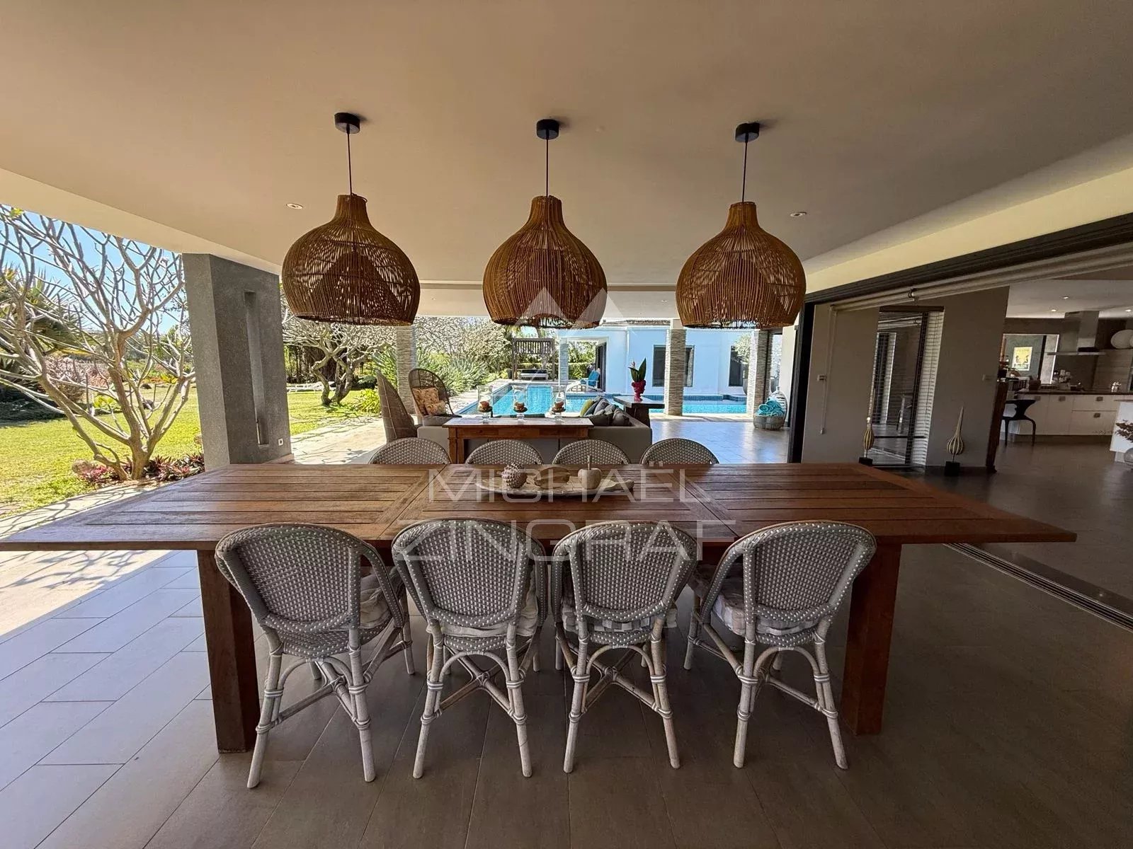 Villa d’Exception au Bord d’un Barachois à Calodyne
