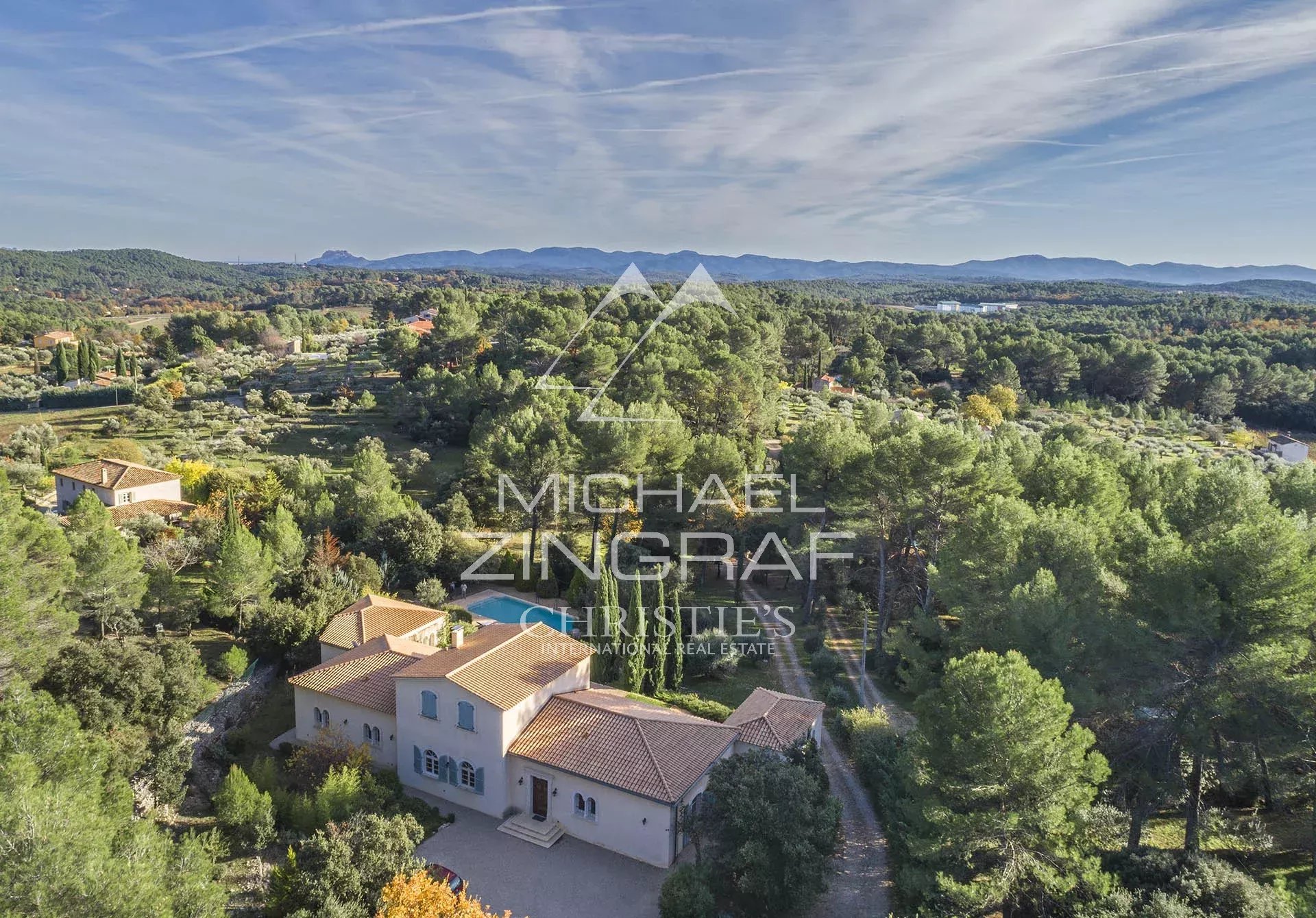 Edles Anwesen in einem grünen Paradies