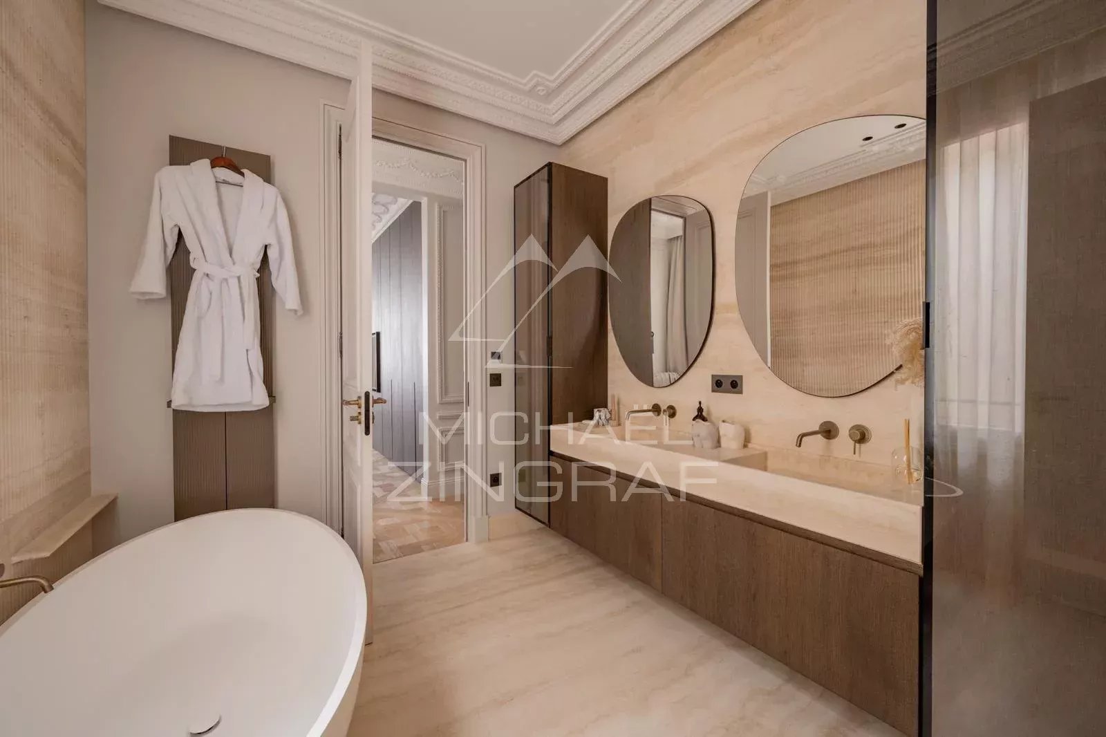 A vendre - Appartement 3 Suits -Paris 8eme - Jean Goujon - Clim - Refait à neuf