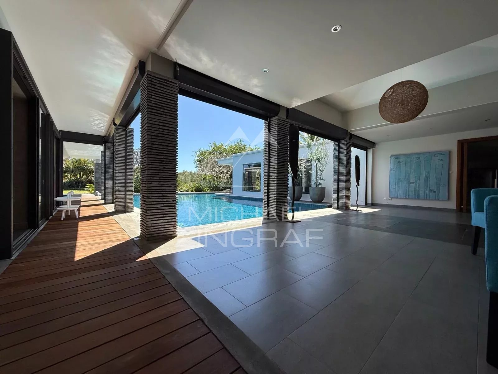 Villa d’Exception au Bord d’un Barachois à Calodyne