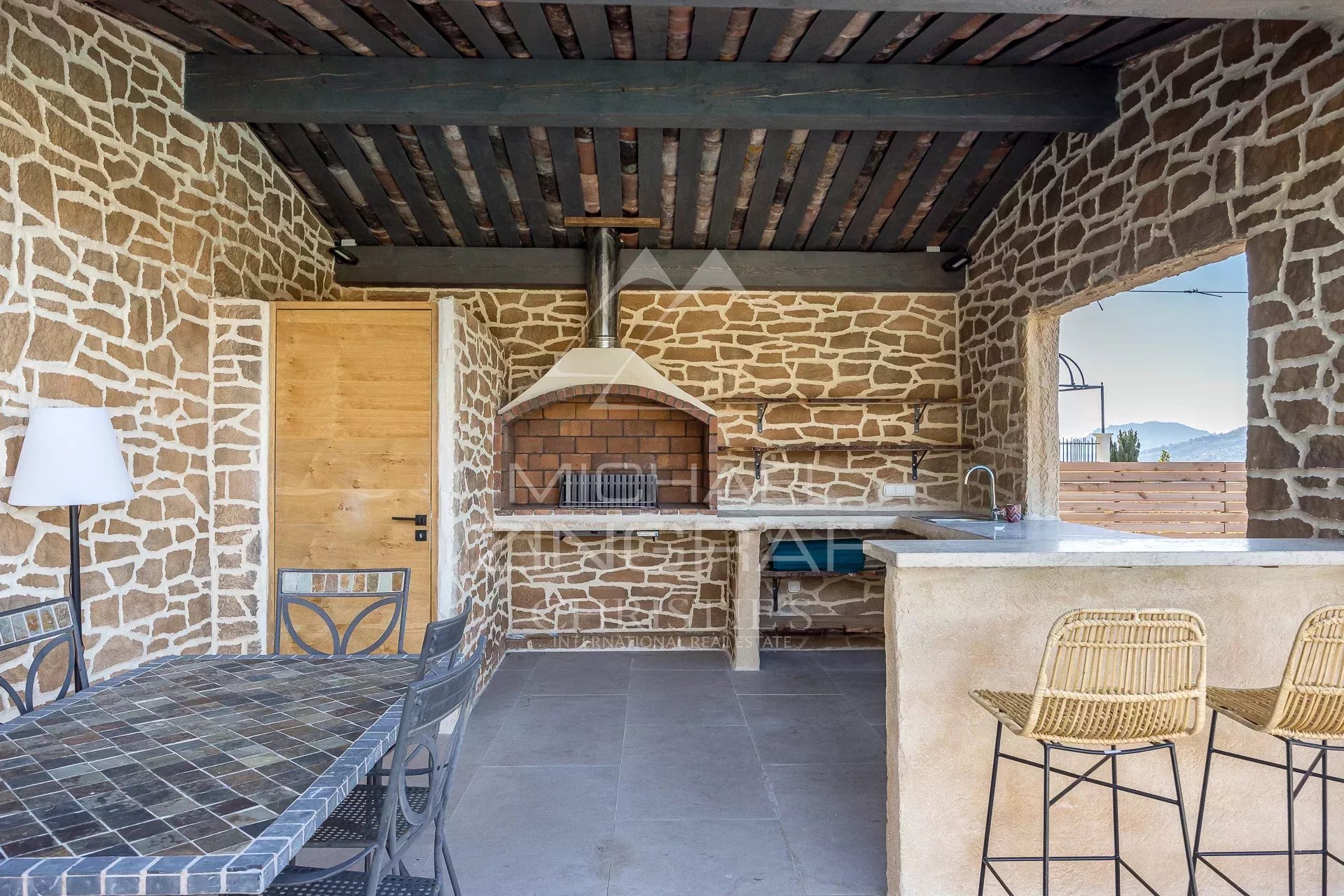 Mougins - Location longue durée - Villa 5 chambres entièrement rénovée